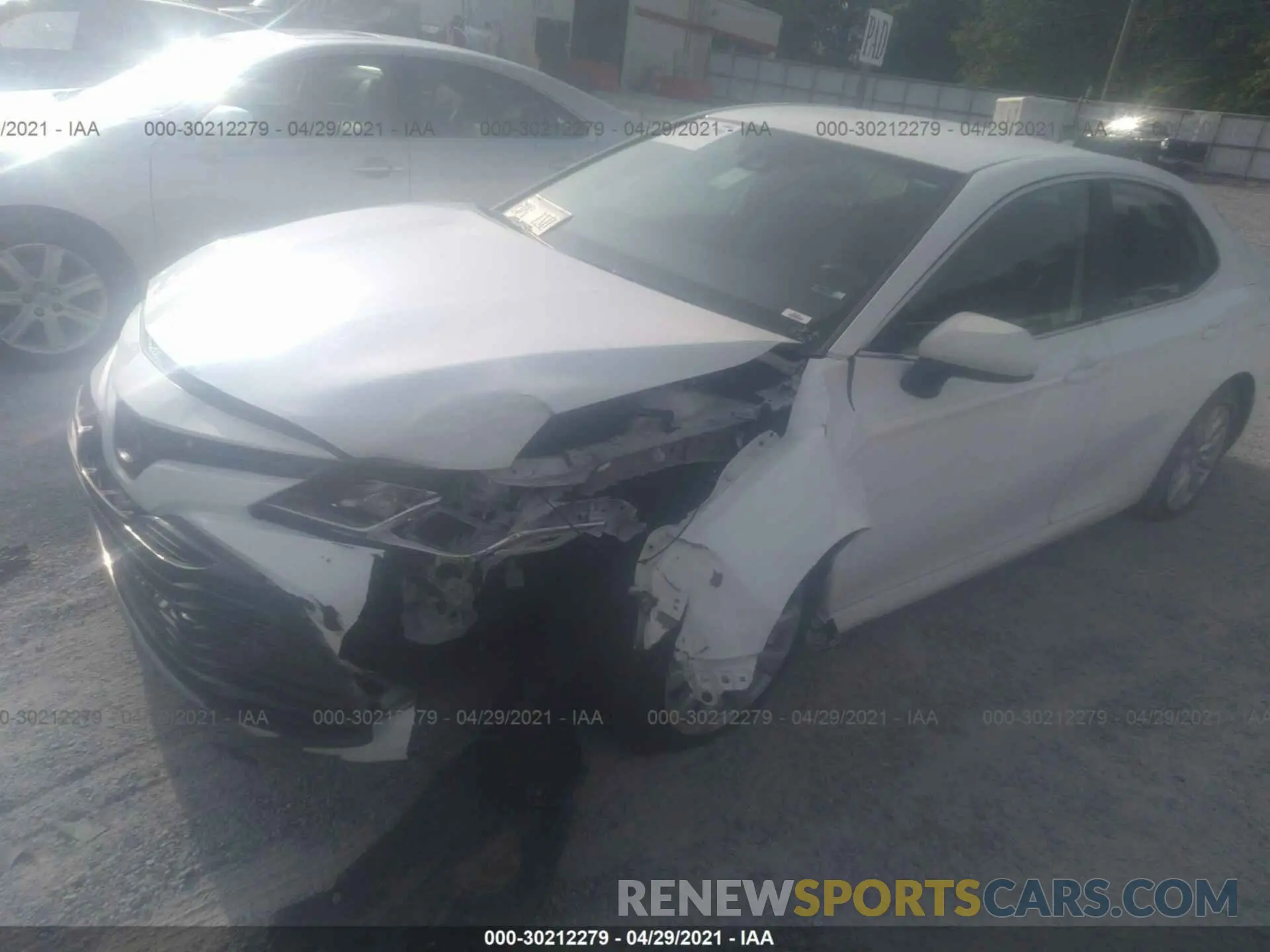 2 fotografías del automóvil dañado 4T1B11HKXKU166471 TOYOTA CAMRY 2019