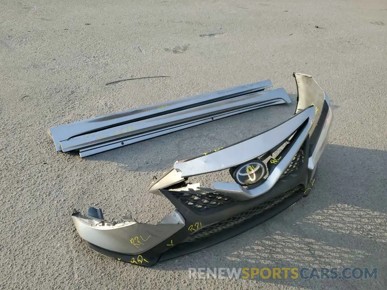 12 fotografías del automóvil dañado 4T1B11HKXKU173579 TOYOTA CAMRY 2019