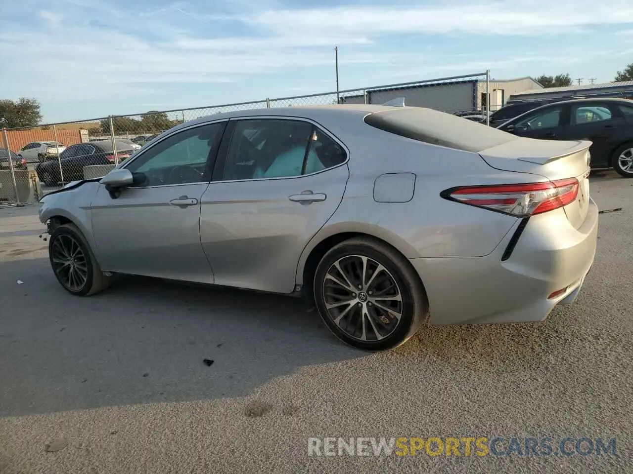 2 fotografías del automóvil dañado 4T1B11HKXKU173579 TOYOTA CAMRY 2019