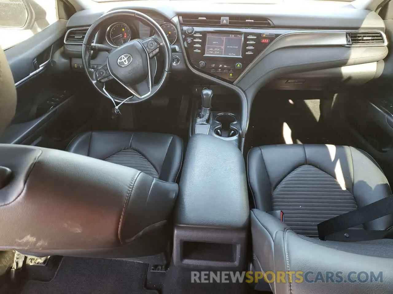 8 fotografías del automóvil dañado 4T1B11HKXKU174179 TOYOTA CAMRY 2019