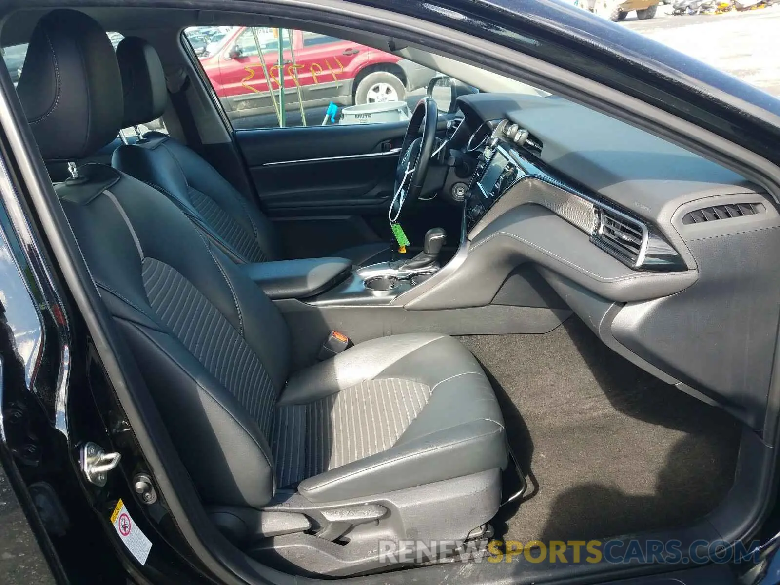5 fotografías del automóvil dañado 4T1B11HKXKU198255 TOYOTA CAMRY 2019