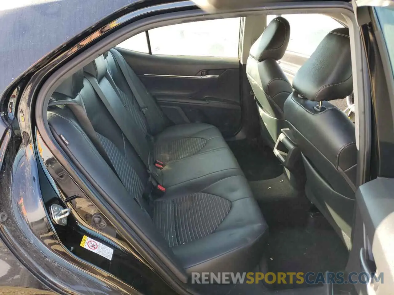 10 fotografías del automóvil dañado 4T1B11HKXKU226846 TOYOTA CAMRY 2019