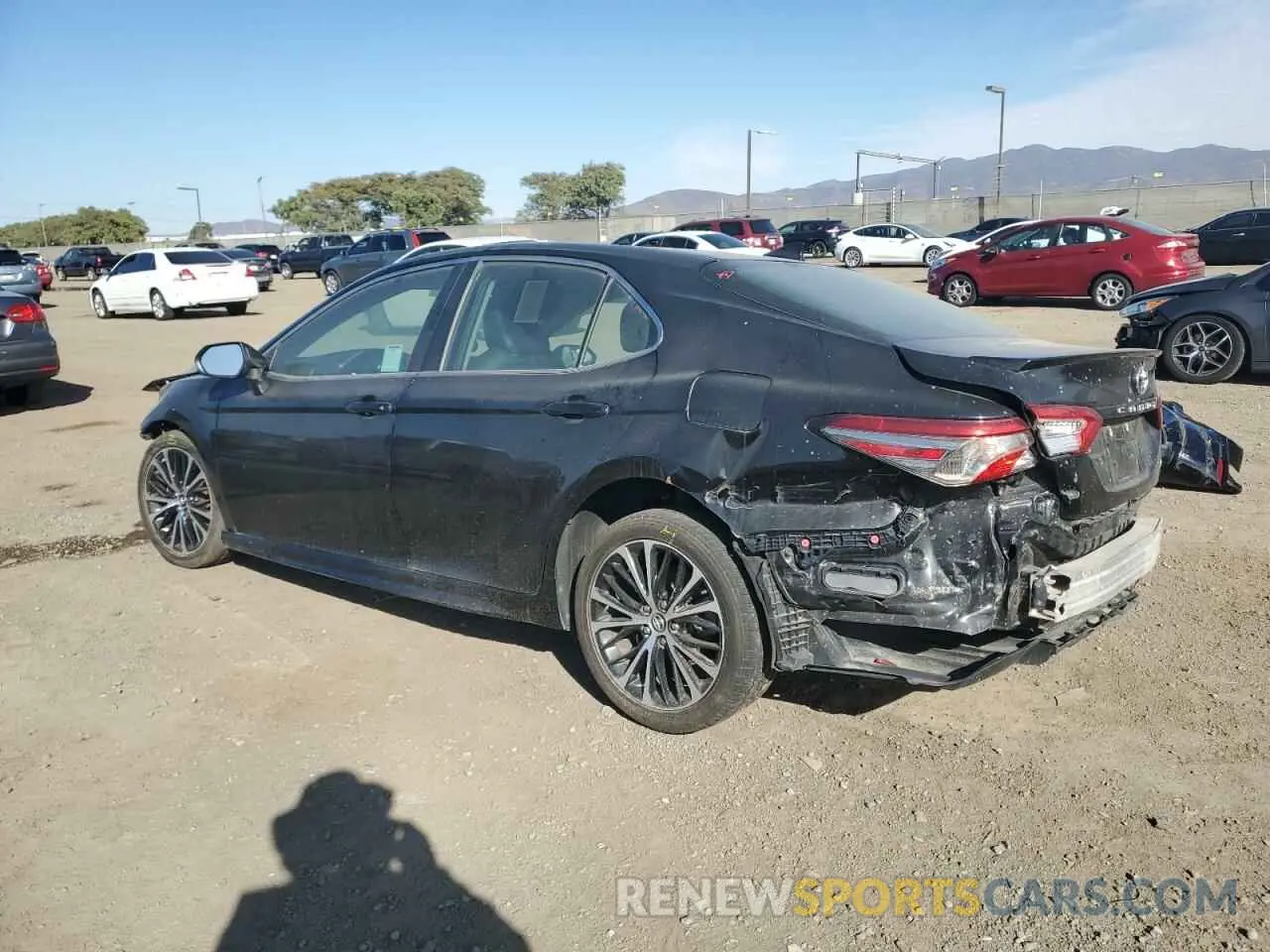 2 fotografías del automóvil dañado 4T1B11HKXKU226846 TOYOTA CAMRY 2019