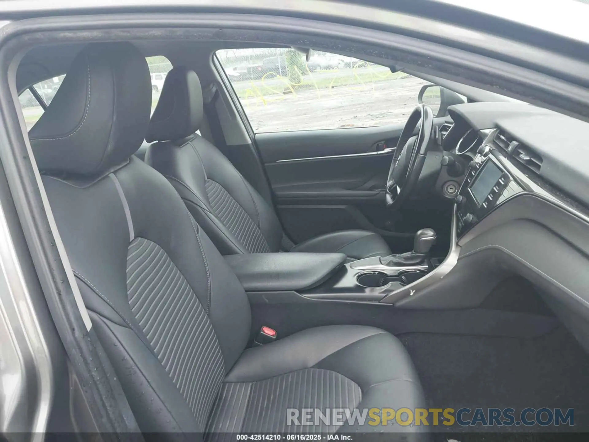 5 fotografías del automóvil dañado 4T1B11HKXKU235174 TOYOTA CAMRY 2019