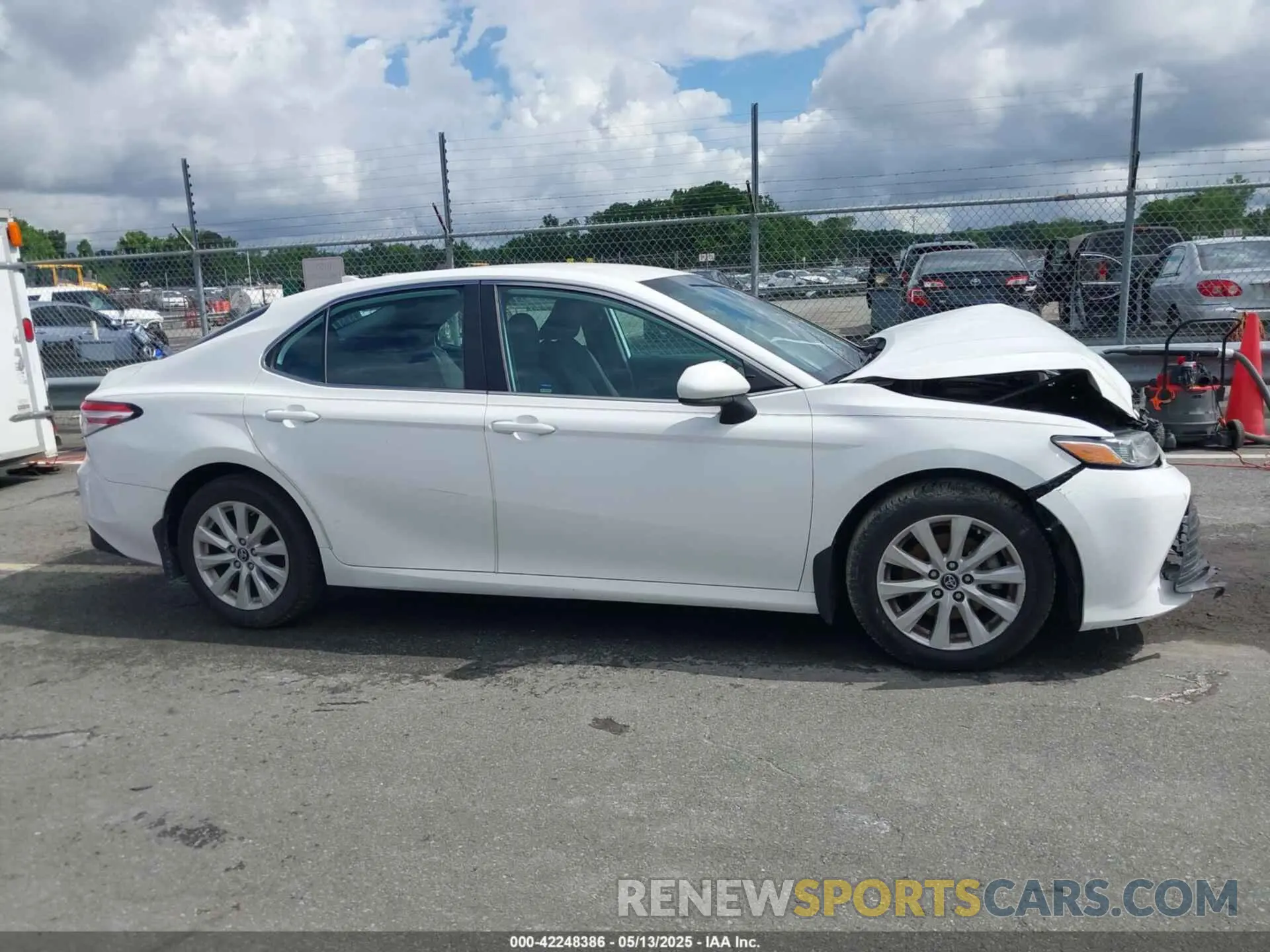 13 fotografías del automóvil dañado 4T1B11HKXKU237605 TOYOTA CAMRY 2019