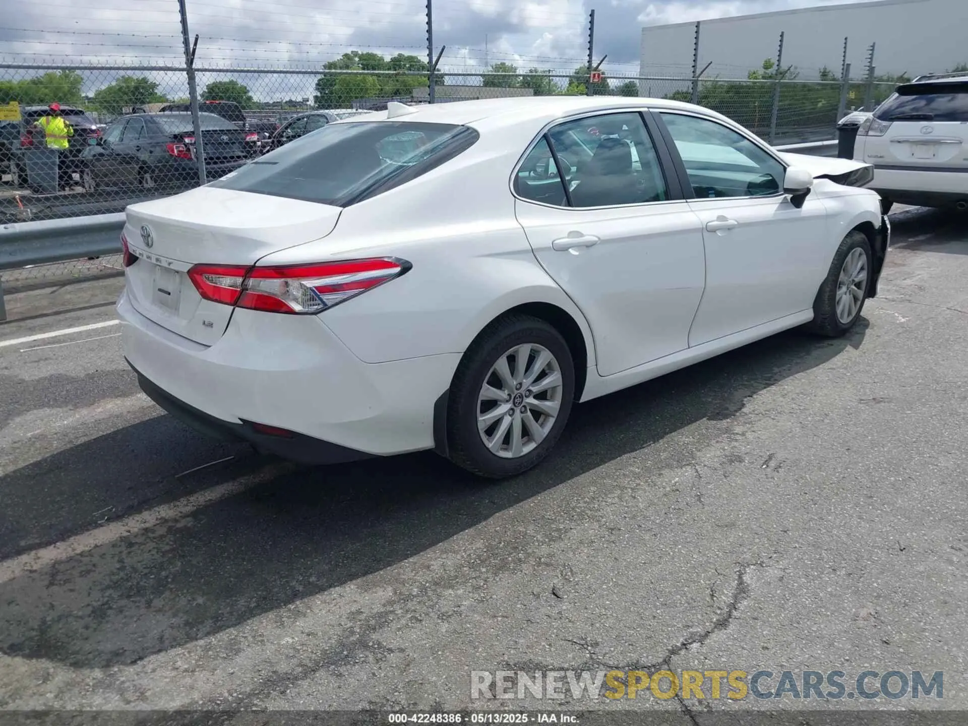 4 fotografías del automóvil dañado 4T1B11HKXKU237605 TOYOTA CAMRY 2019