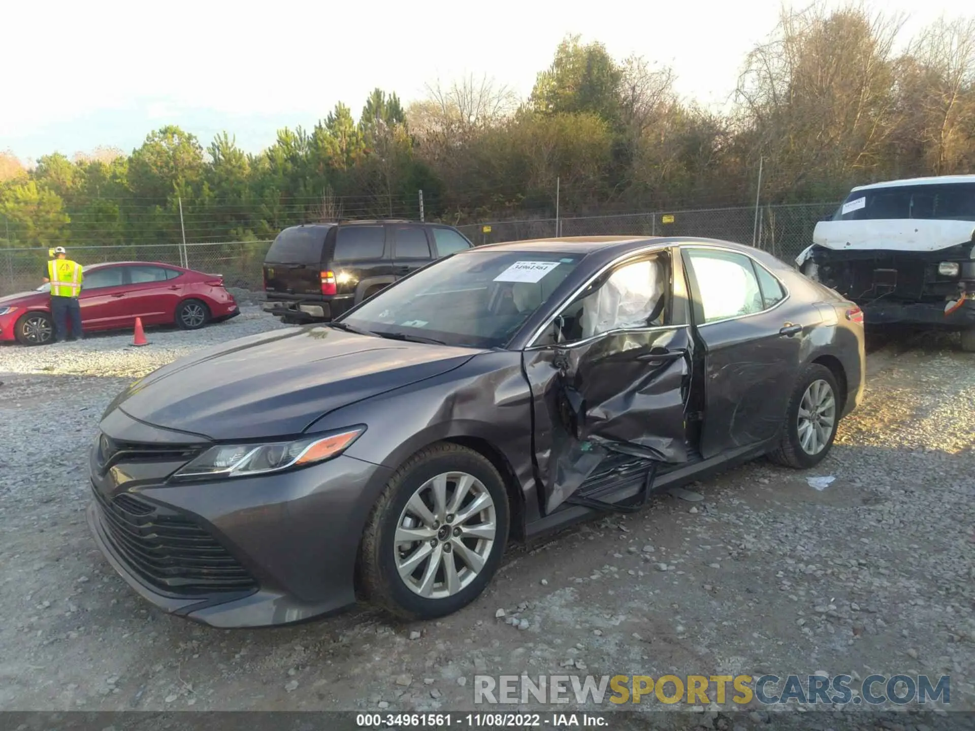 2 fotografías del automóvil dañado 4T1B11HKXKU240830 TOYOTA CAMRY 2019