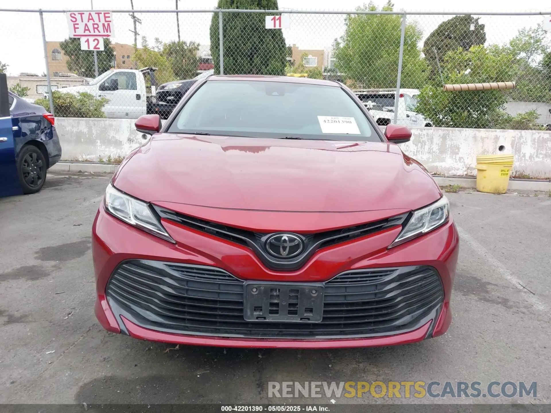12 fotografías del automóvil dañado 4T1B11HKXKU243453 TOYOTA CAMRY 2019