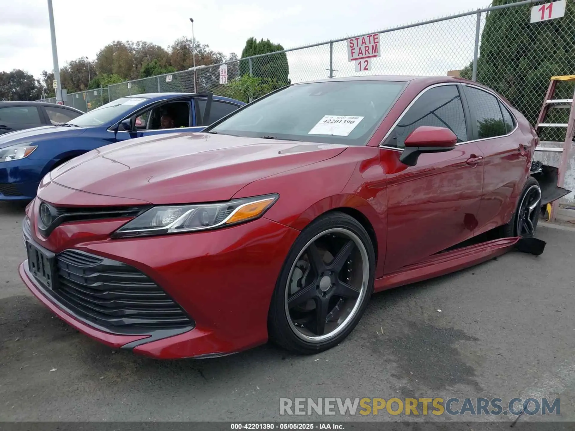 2 fotografías del automóvil dañado 4T1B11HKXKU243453 TOYOTA CAMRY 2019
