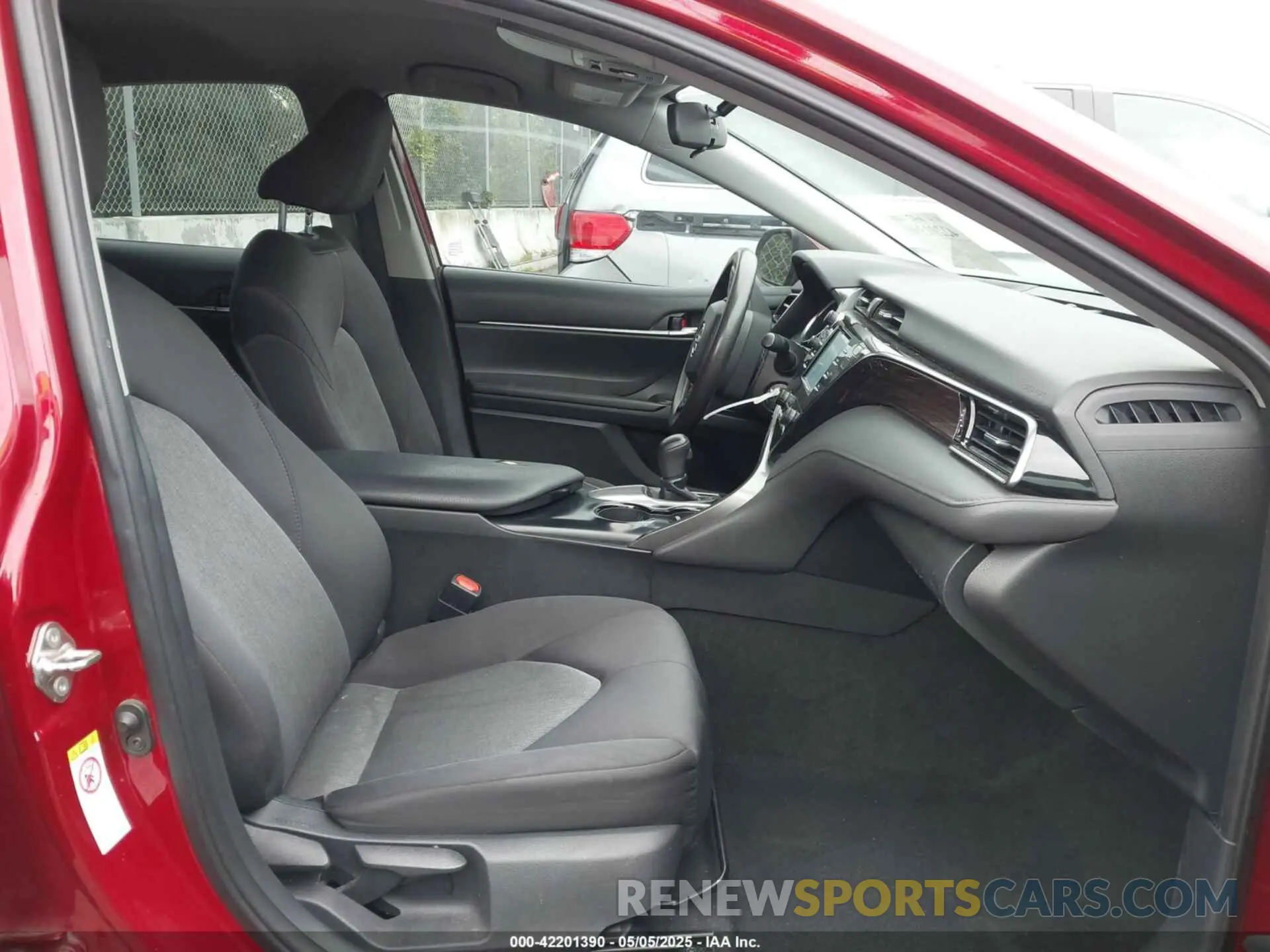 5 fotografías del automóvil dañado 4T1B11HKXKU243453 TOYOTA CAMRY 2019