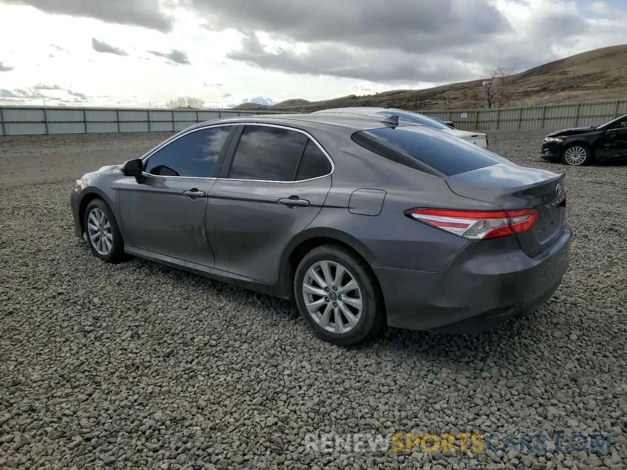 2 fotografías del automóvil dañado 4T1B11HKXKU249995 TOYOTA CAMRY 2019
