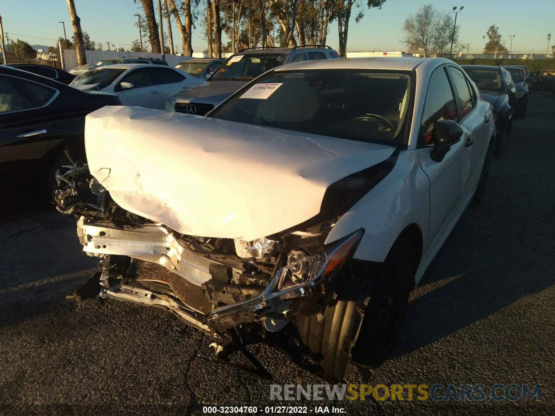 2 fotografías del automóvil dañado 4T1B11HKXKU257420 TOYOTA CAMRY 2019