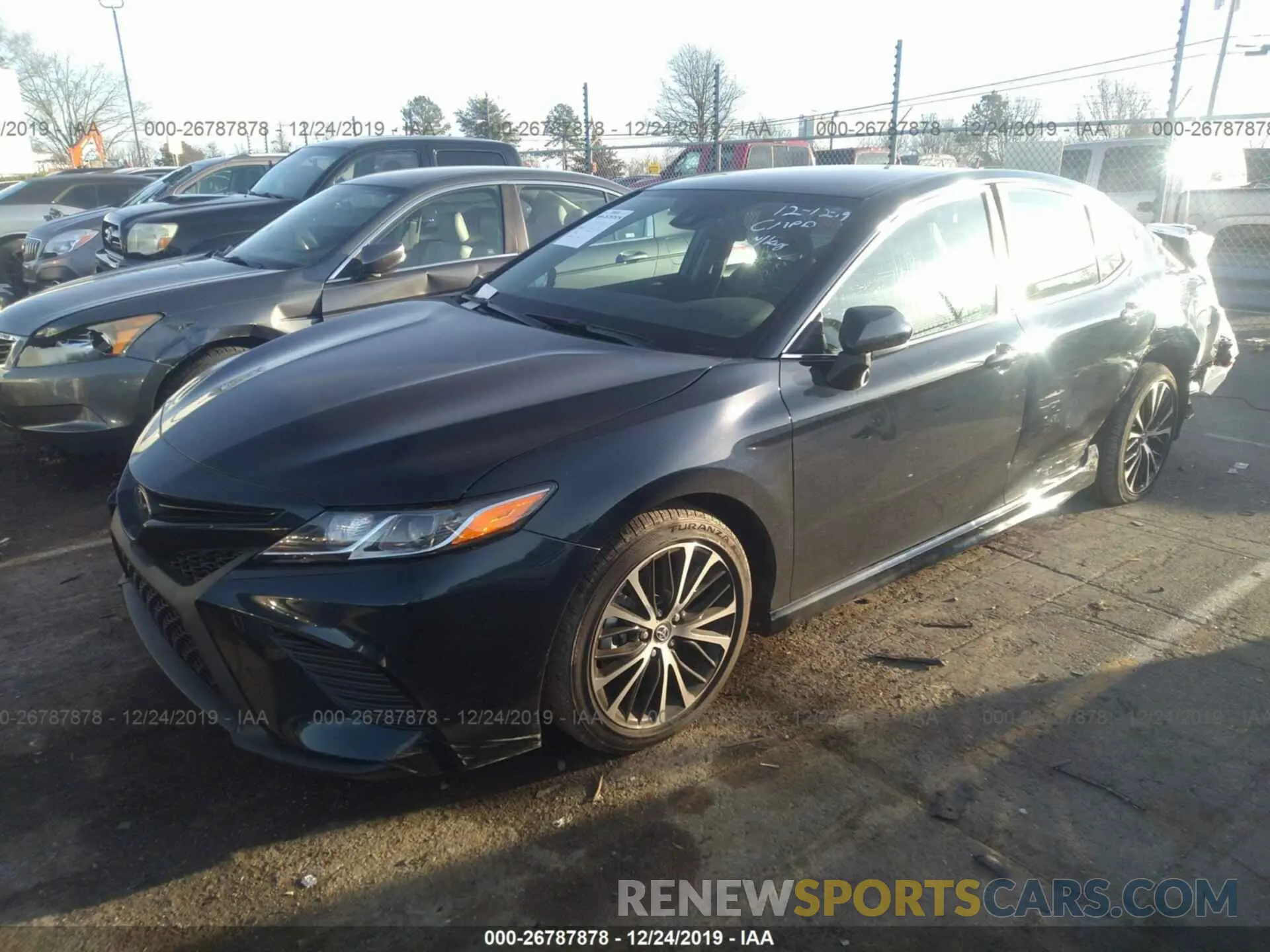 2 fotografías del automóvil dañado 4T1B11HKXKU258731 TOYOTA CAMRY 2019