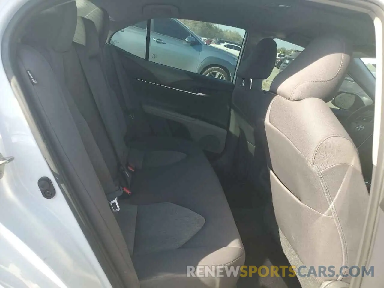 10 fotografías del automóvil dañado 4T1B11HKXKU261645 TOYOTA CAMRY 2019