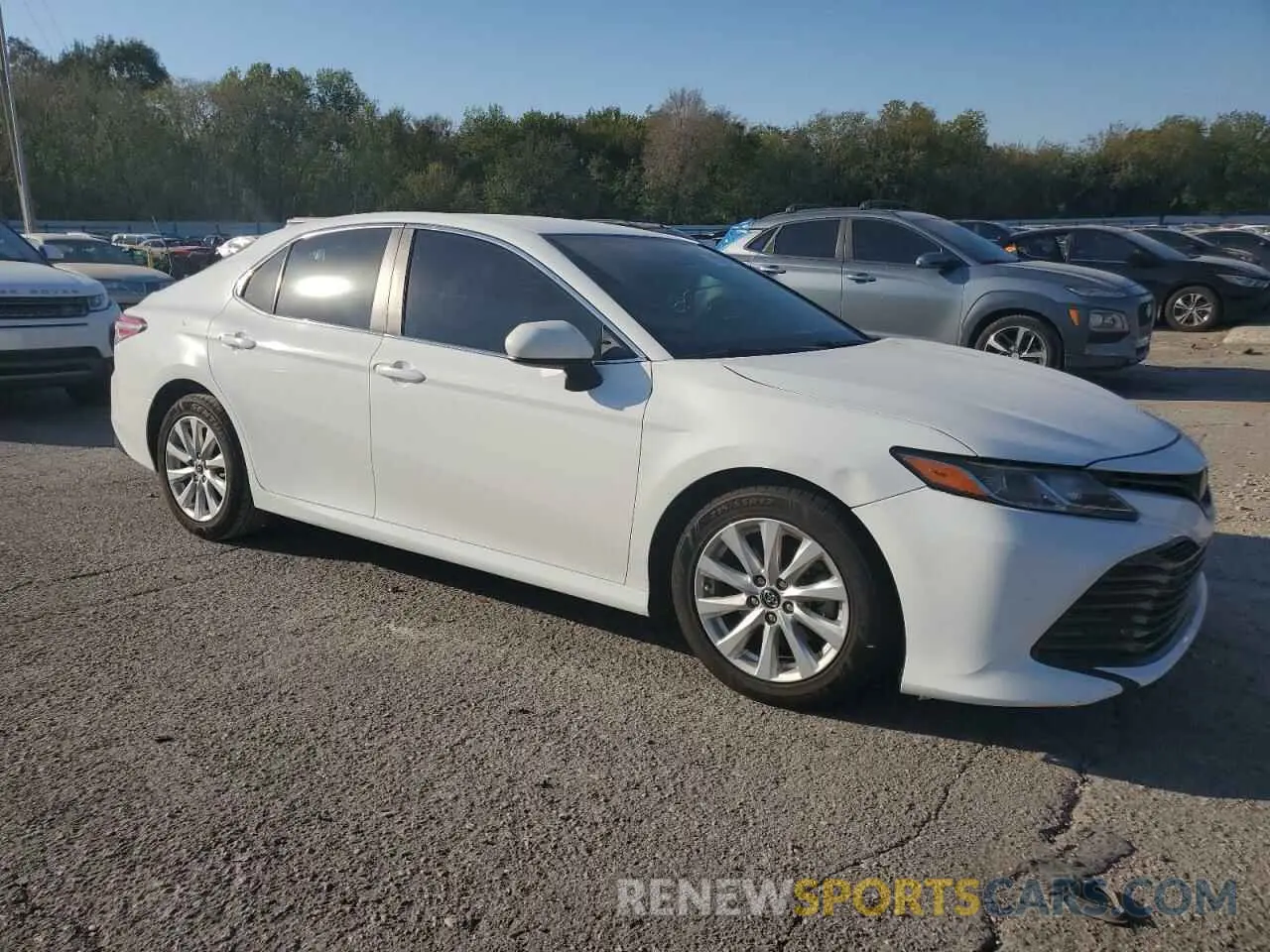 4 fotografías del automóvil dañado 4T1B11HKXKU261645 TOYOTA CAMRY 2019