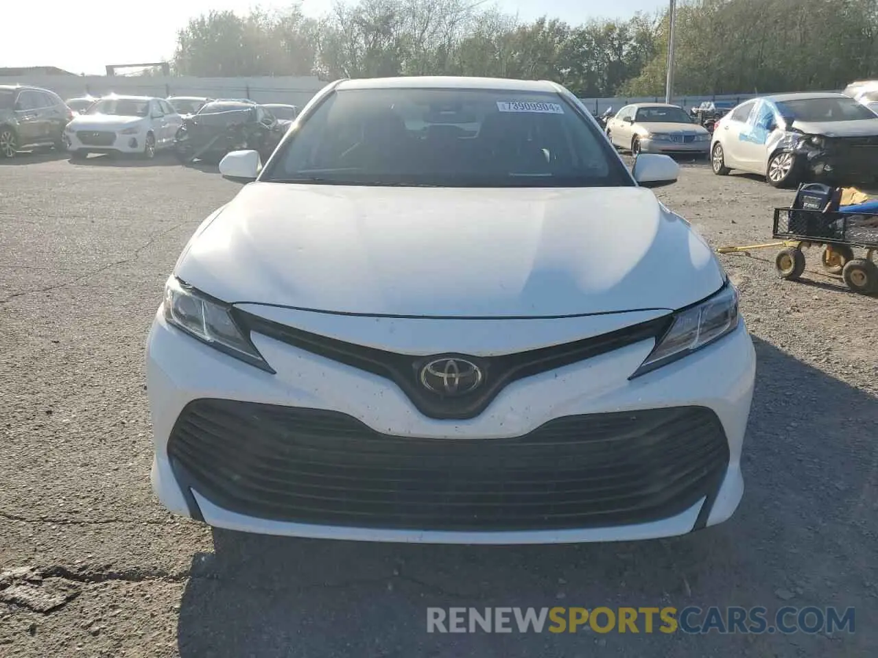5 fotografías del automóvil dañado 4T1B11HKXKU261645 TOYOTA CAMRY 2019