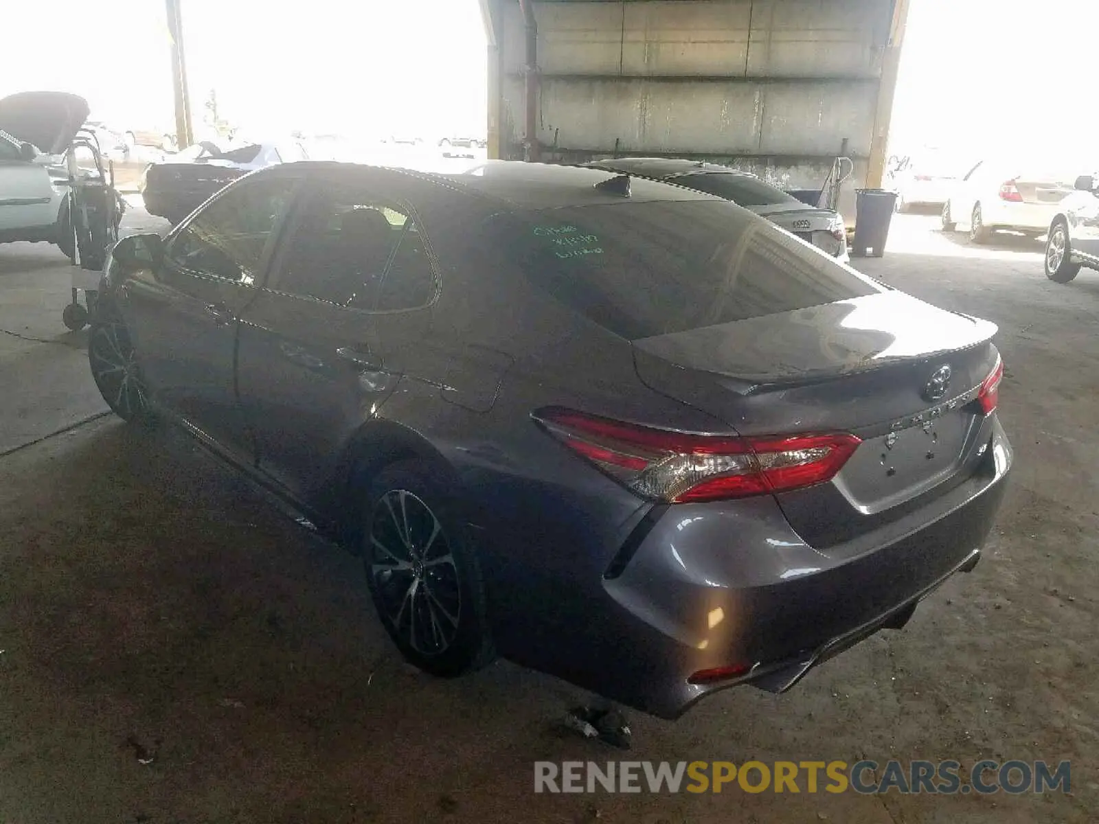 3 fotografías del automóvil dañado 4T1B11HKXKU262729 TOYOTA CAMRY 2019