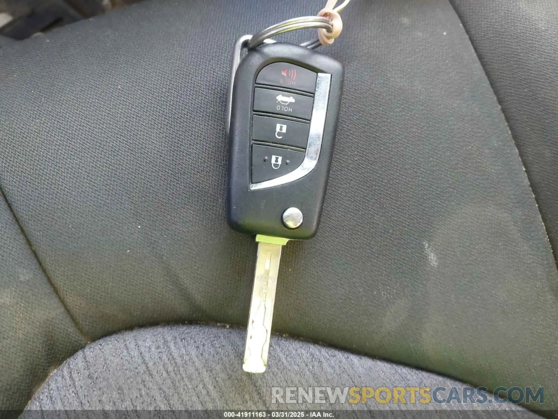 11 fotografías del automóvil dañado 4T1B11HKXKU268837 TOYOTA CAMRY 2019