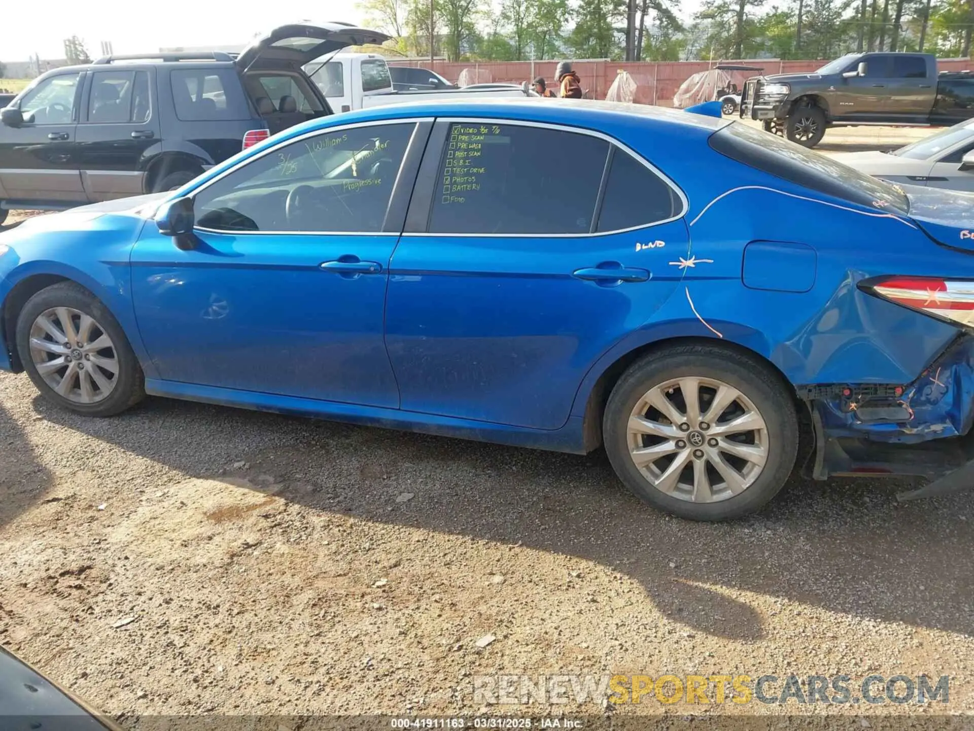 14 fotografías del automóvil dañado 4T1B11HKXKU268837 TOYOTA CAMRY 2019