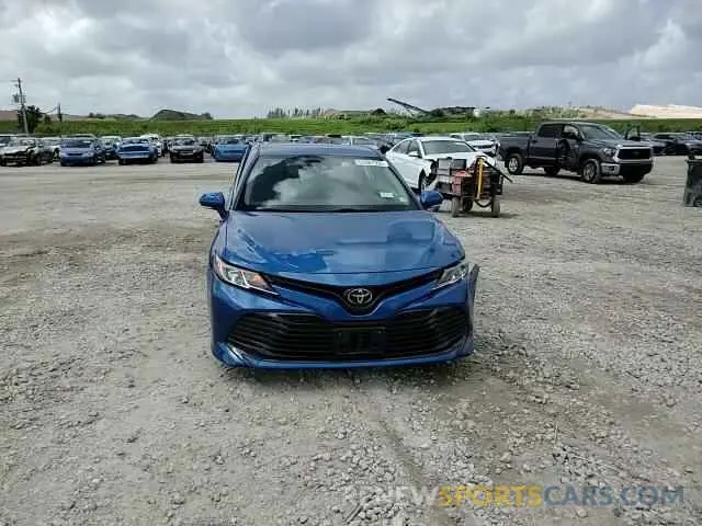 10 fotografías del automóvil dañado 4T1B11HKXKU274573 TOYOTA CAMRY 2019