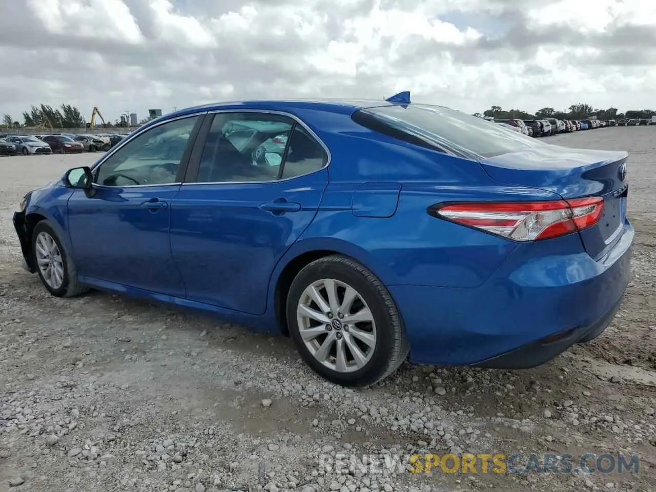 2 fotografías del automóvil dañado 4T1B11HKXKU274573 TOYOTA CAMRY 2019