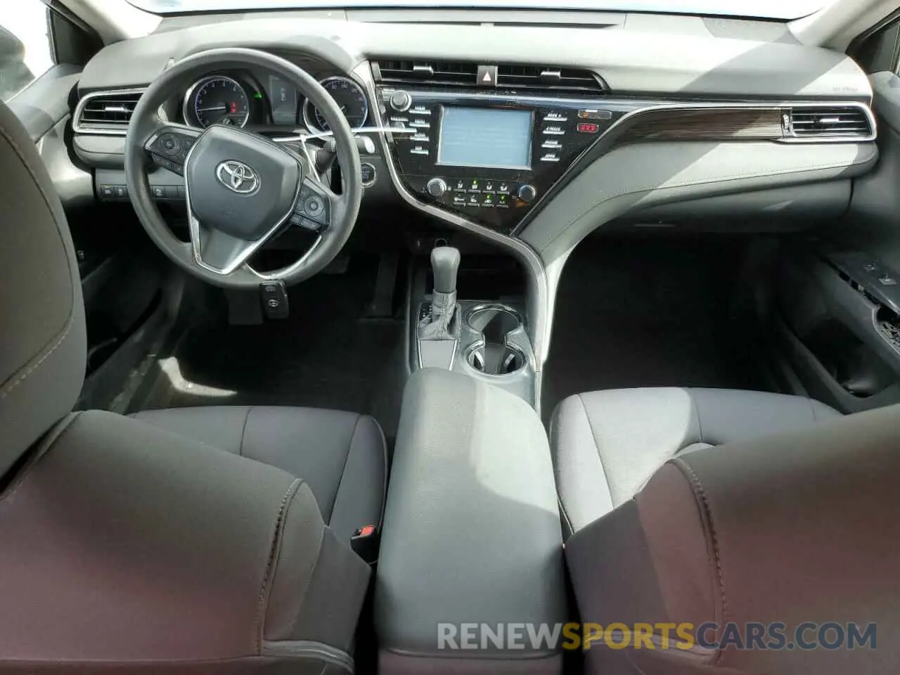 8 fotografías del automóvil dañado 4T1B11HKXKU274573 TOYOTA CAMRY 2019