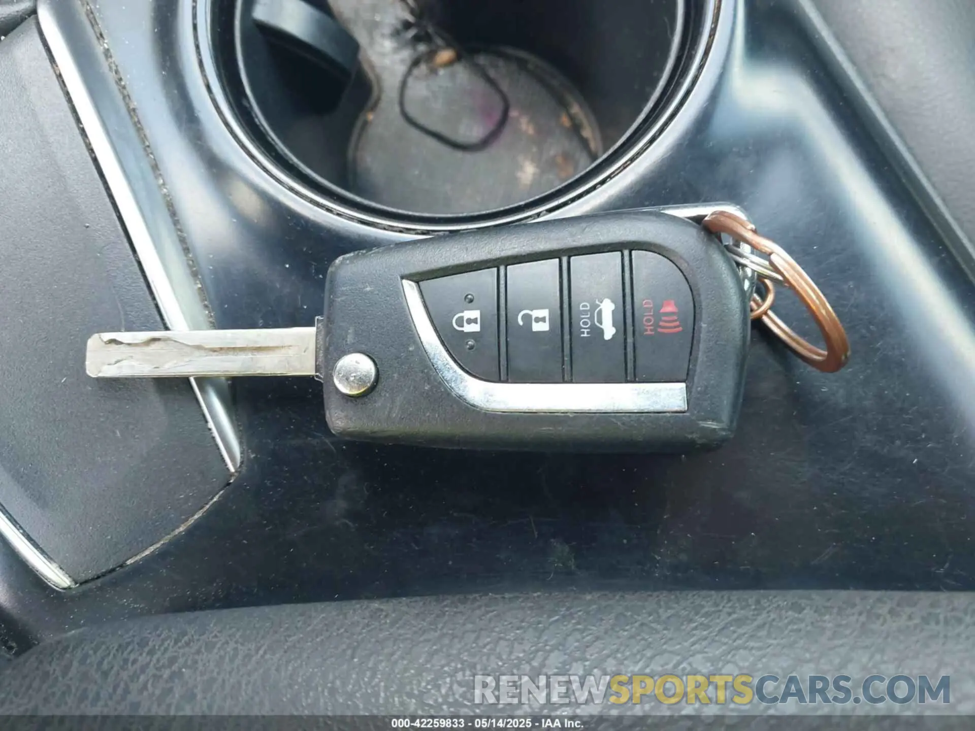 11 fotografías del automóvil dañado 4T1B11HKXKU282043 TOYOTA CAMRY 2019