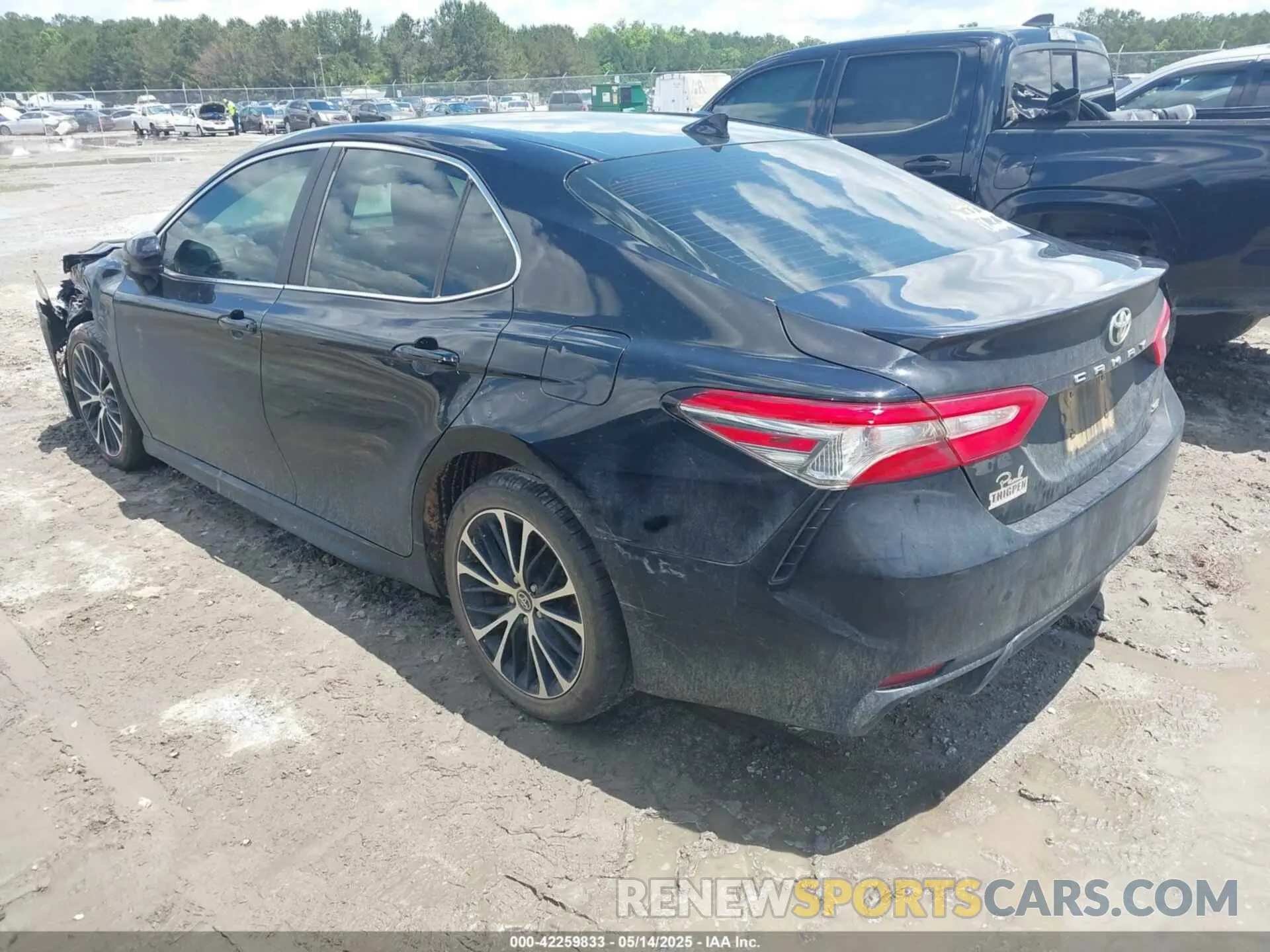 3 fotografías del automóvil dañado 4T1B11HKXKU282043 TOYOTA CAMRY 2019