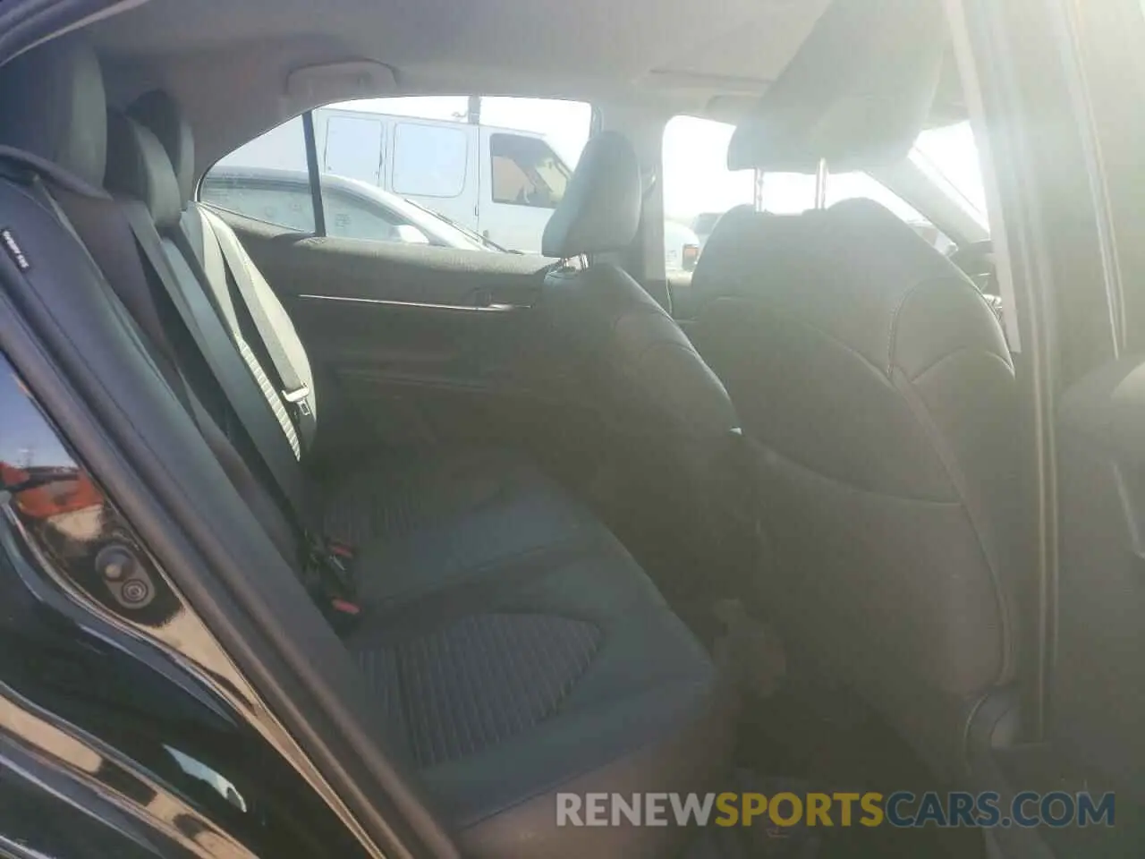 10 fotografías del automóvil dañado 4T1B11HKXKU282088 TOYOTA CAMRY 2019