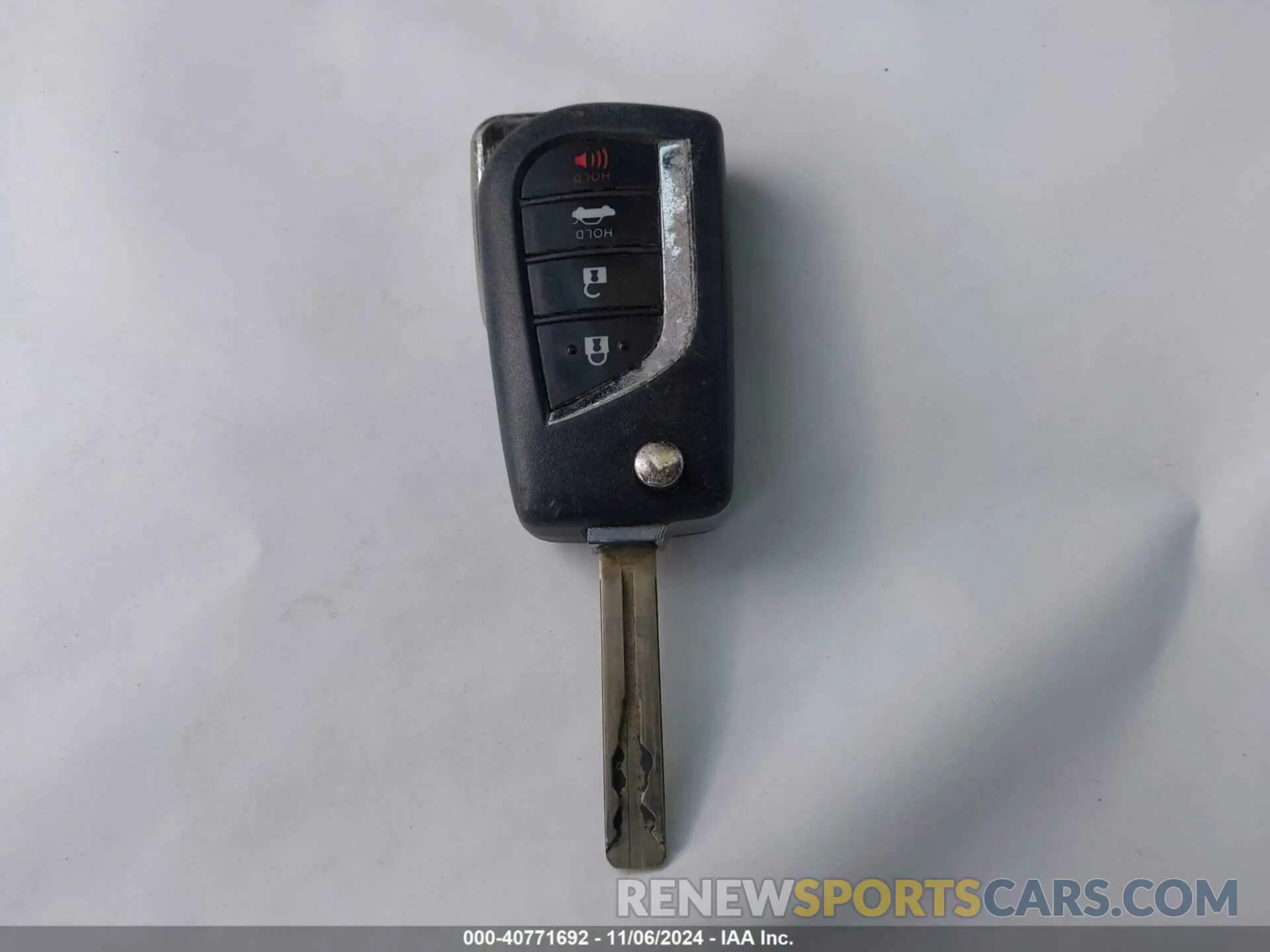 11 fotografías del automóvil dañado 4T1B11HKXKU282821 TOYOTA CAMRY 2019