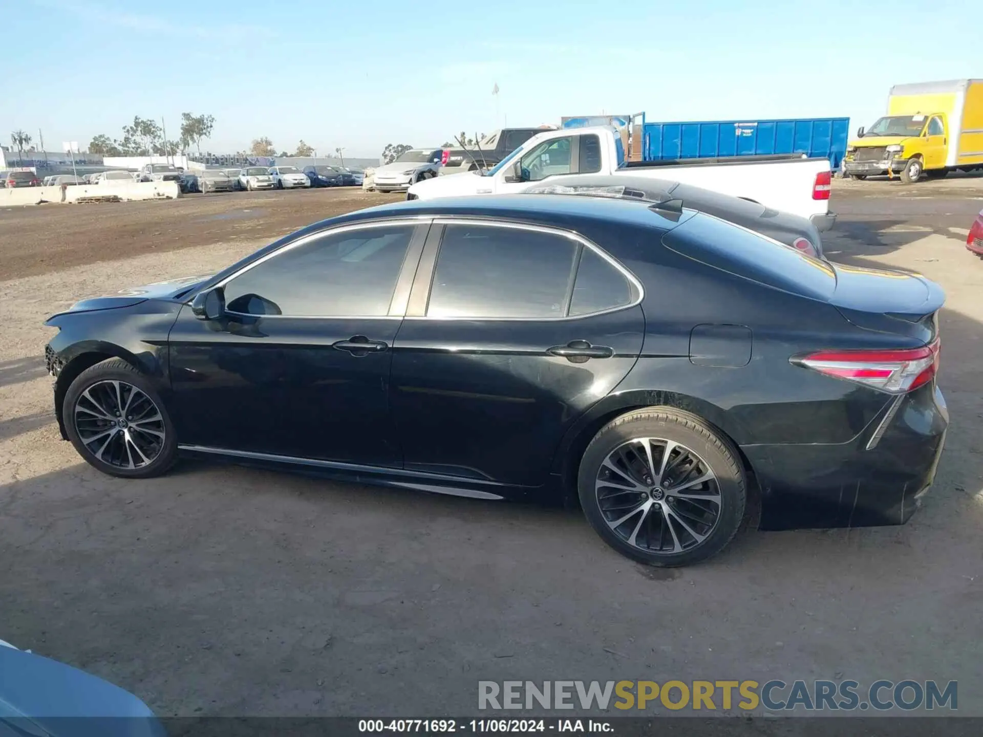 15 fotografías del automóvil dañado 4T1B11HKXKU282821 TOYOTA CAMRY 2019