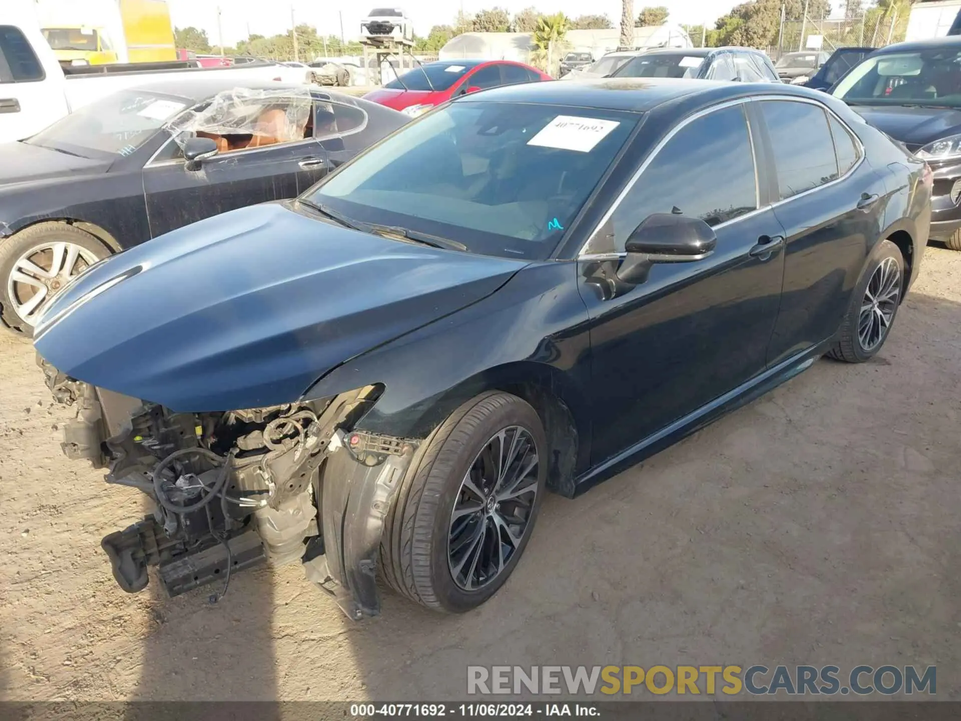 2 fotografías del automóvil dañado 4T1B11HKXKU282821 TOYOTA CAMRY 2019