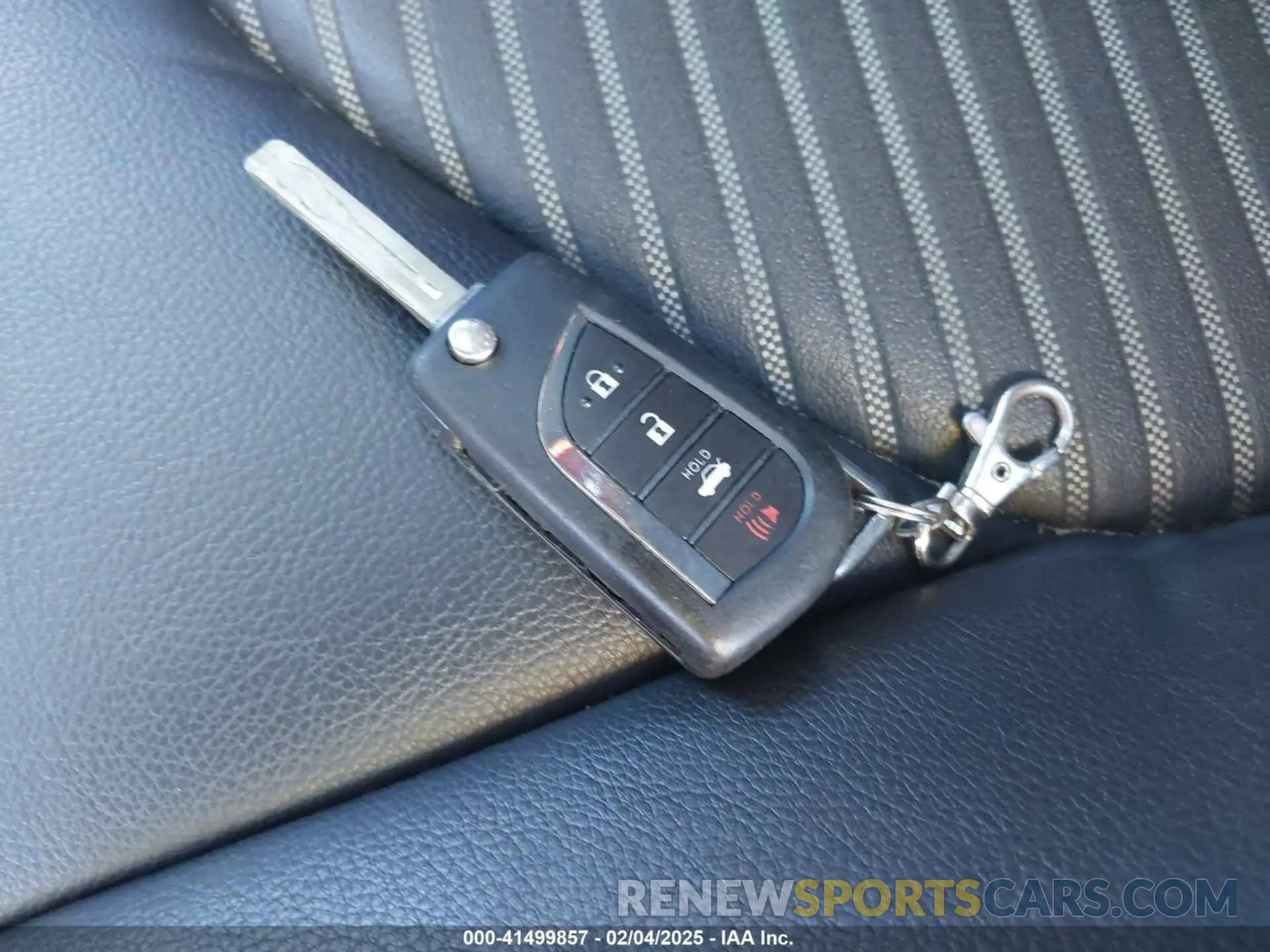 11 fotografías del automóvil dañado 4T1B11HKXKU284598 TOYOTA CAMRY 2019