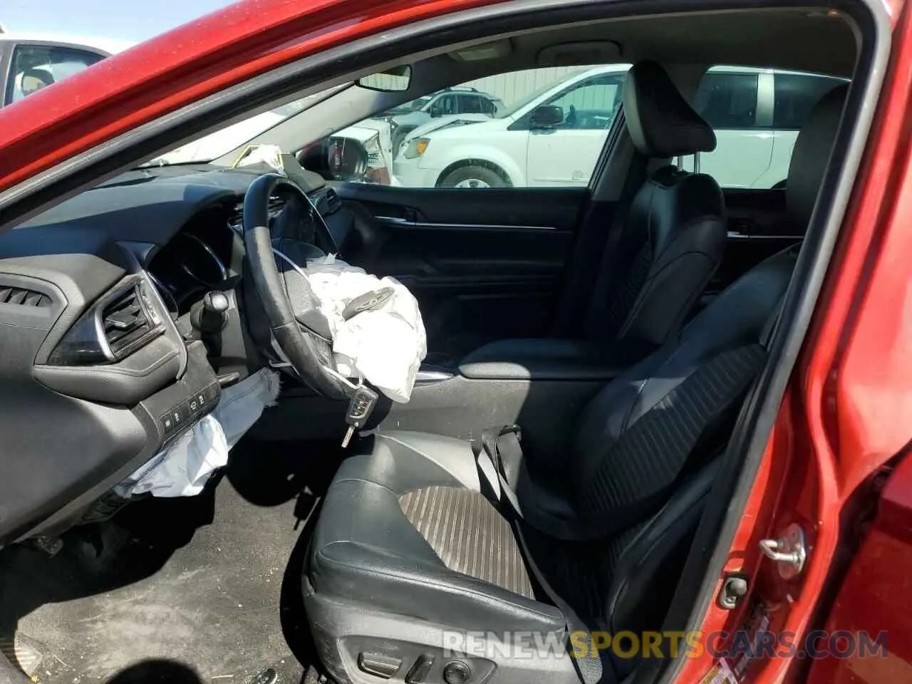 7 fotografías del automóvil dañado 4T1B11HKXKU285430 TOYOTA CAMRY 2019