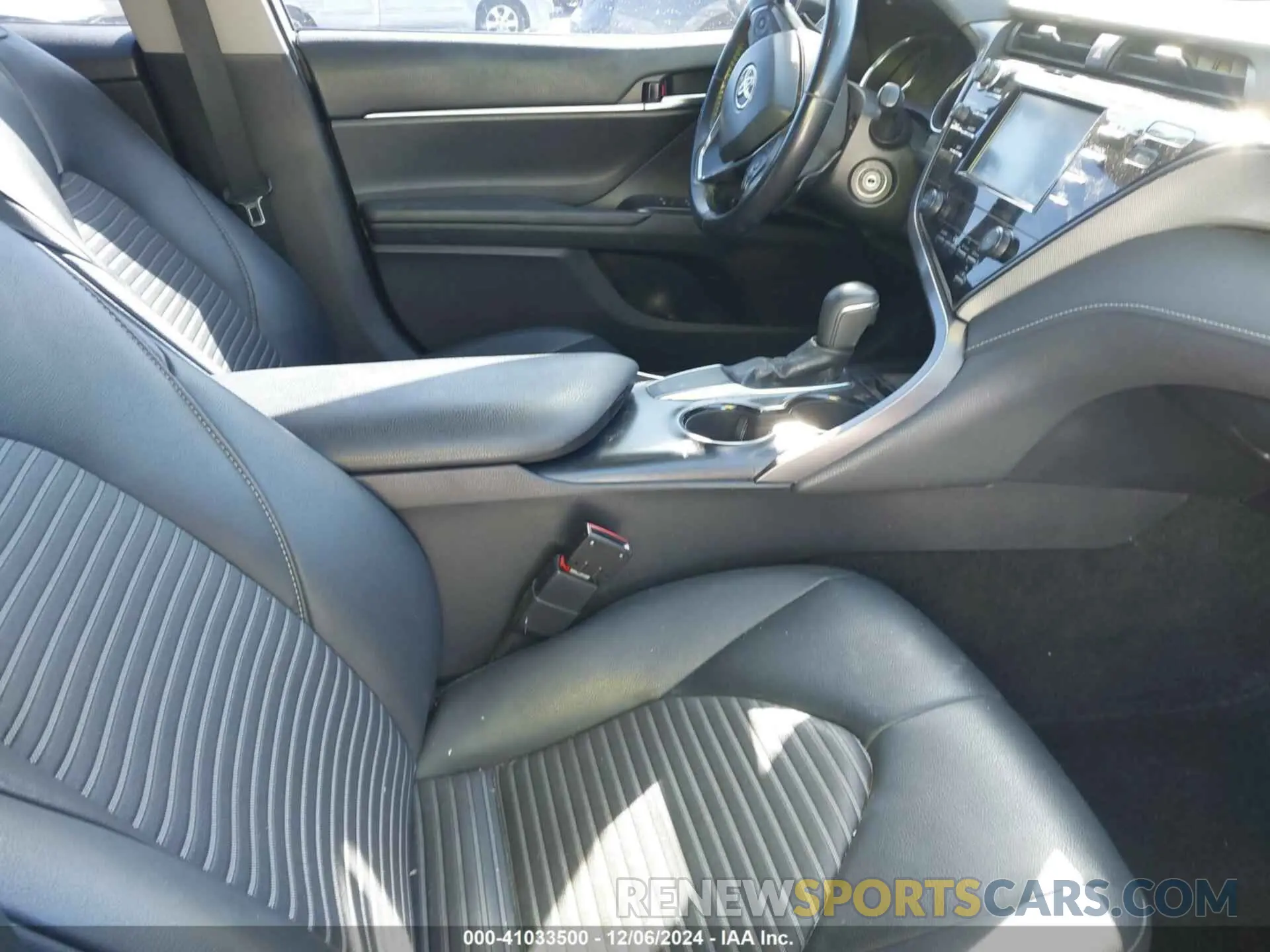 5 fotografías del automóvil dañado 4T1B11HKXKU680756 TOYOTA CAMRY 2019