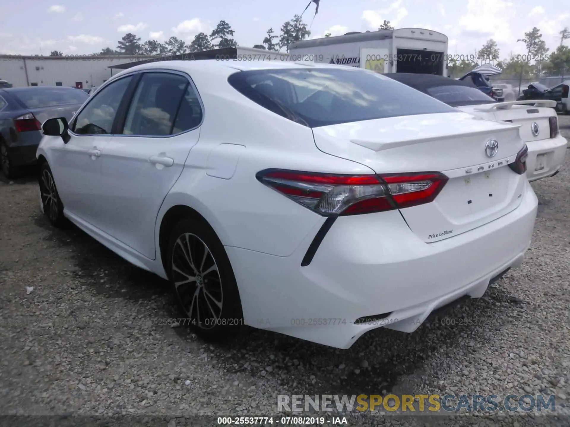 3 fotografías del automóvil dañado 4T1B11HKXKU683950 TOYOTA CAMRY 2019