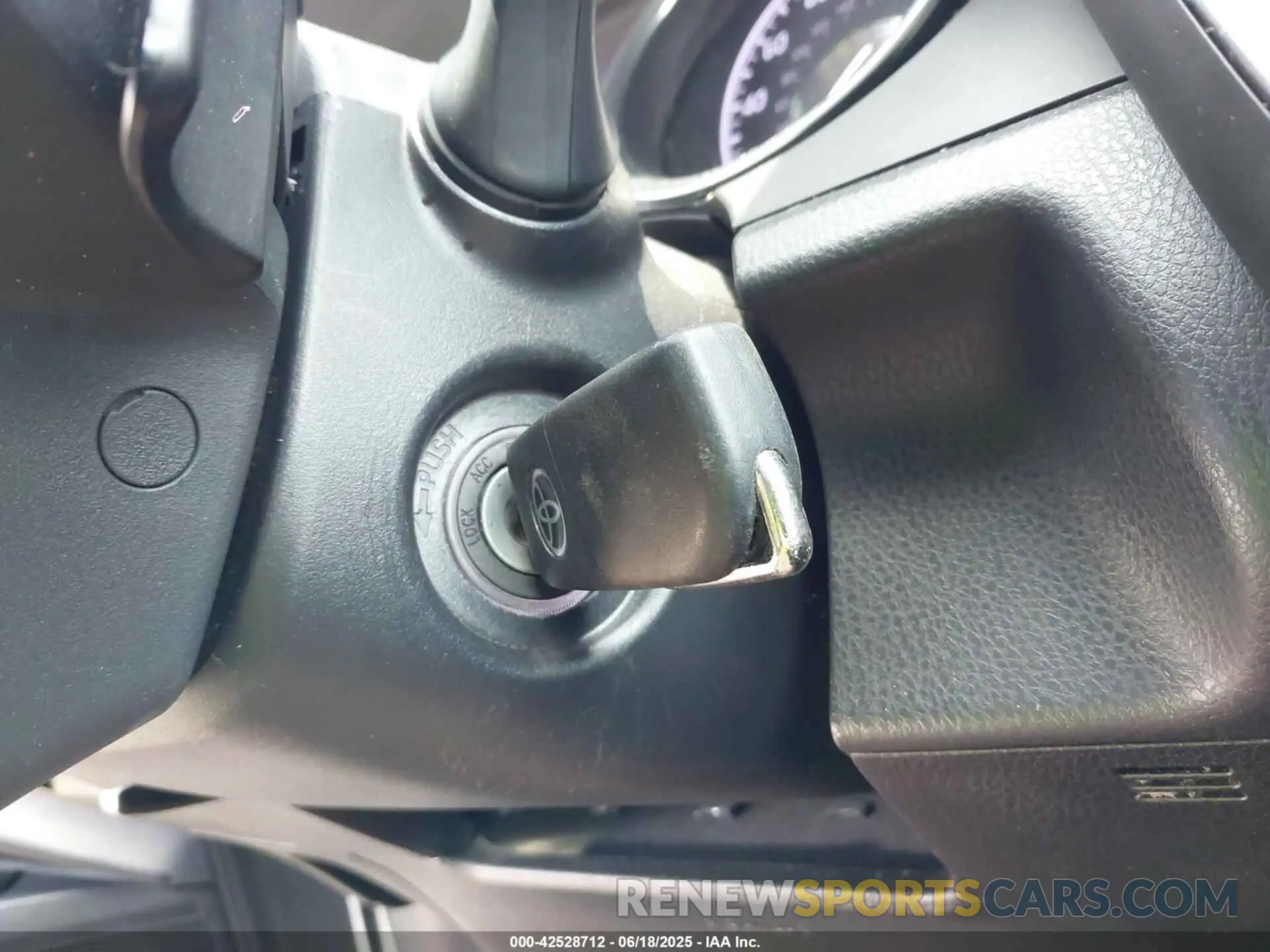 11 fotografías del automóvil dañado 4T1B11HKXKU686282 TOYOTA CAMRY 2019