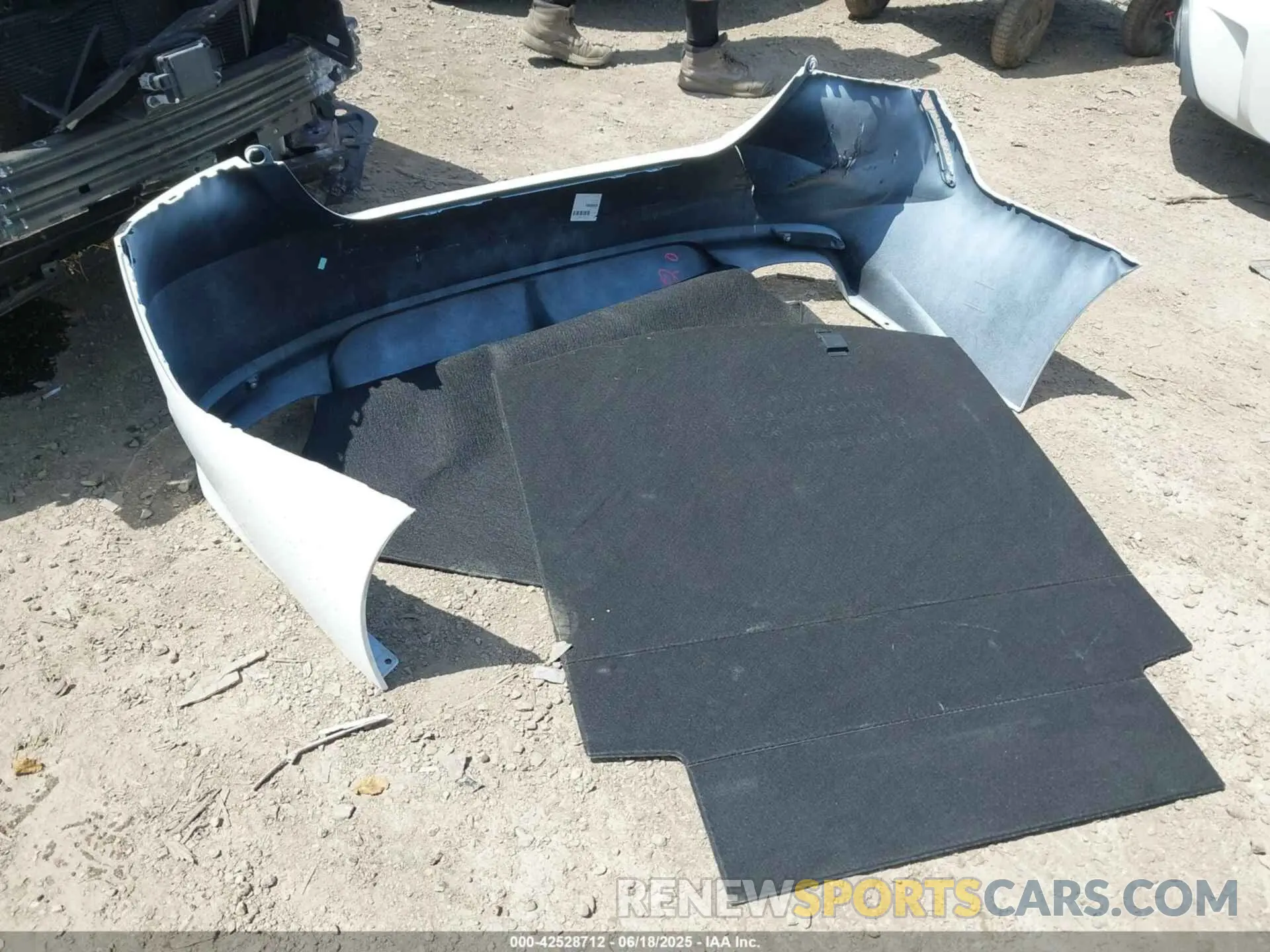 12 fotografías del automóvil dañado 4T1B11HKXKU686282 TOYOTA CAMRY 2019