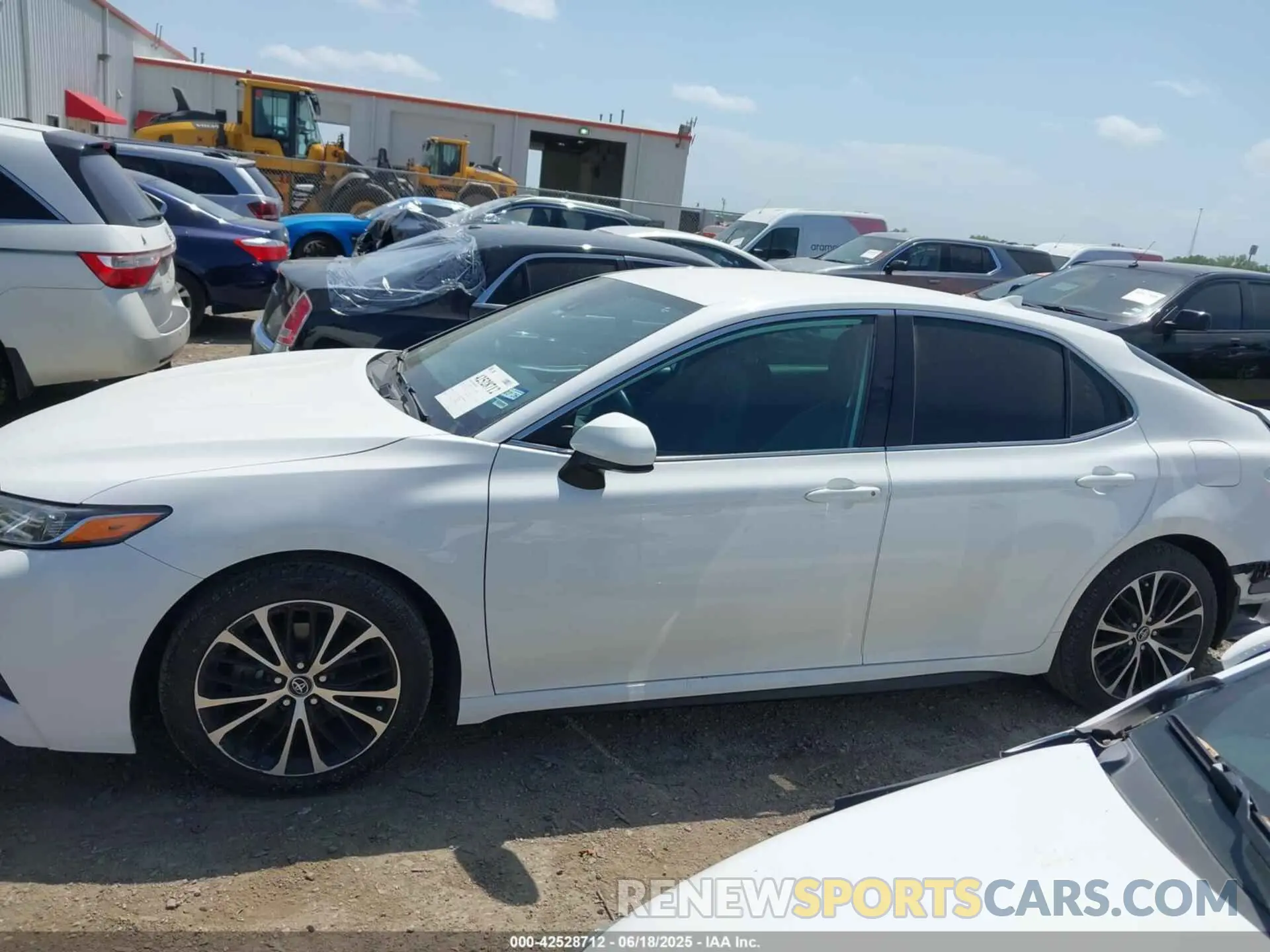 15 fotografías del automóvil dañado 4T1B11HKXKU686282 TOYOTA CAMRY 2019