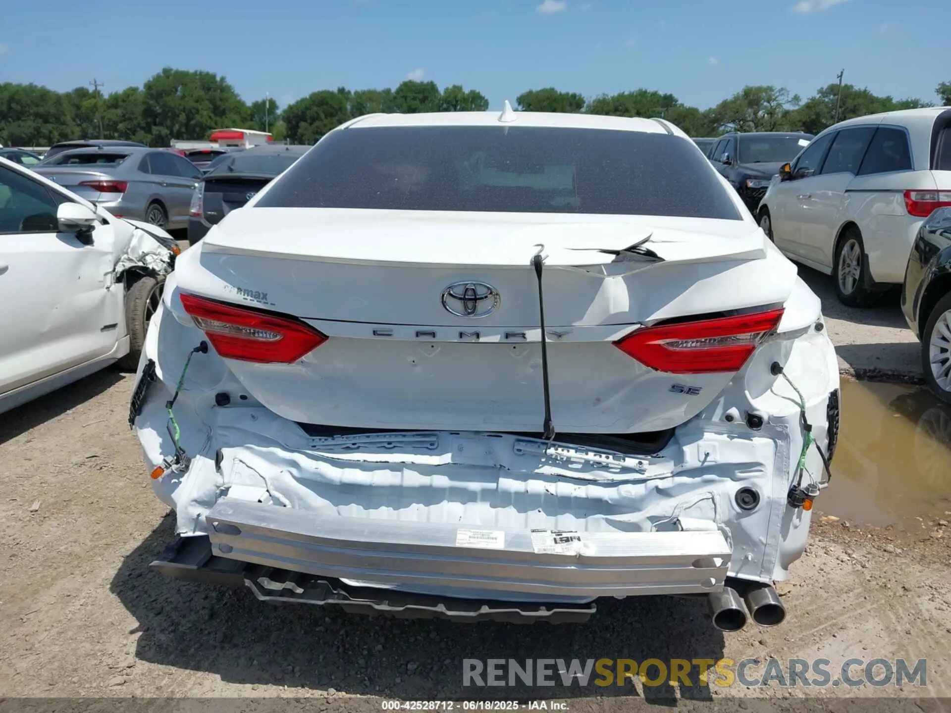 17 fotografías del automóvil dañado 4T1B11HKXKU686282 TOYOTA CAMRY 2019