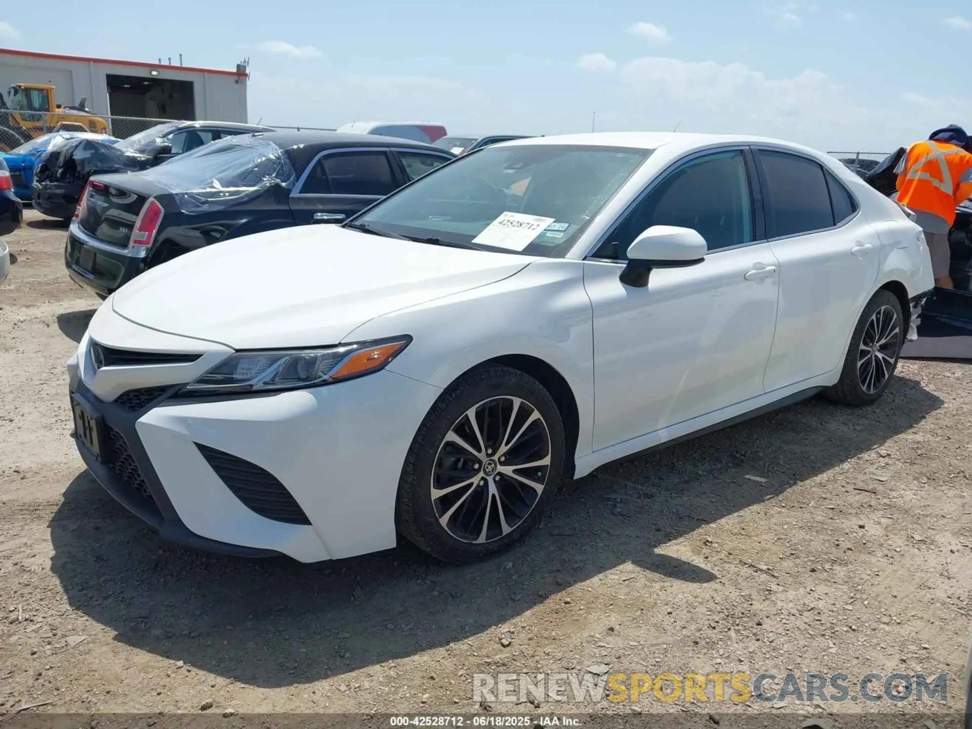 2 fotografías del automóvil dañado 4T1B11HKXKU686282 TOYOTA CAMRY 2019