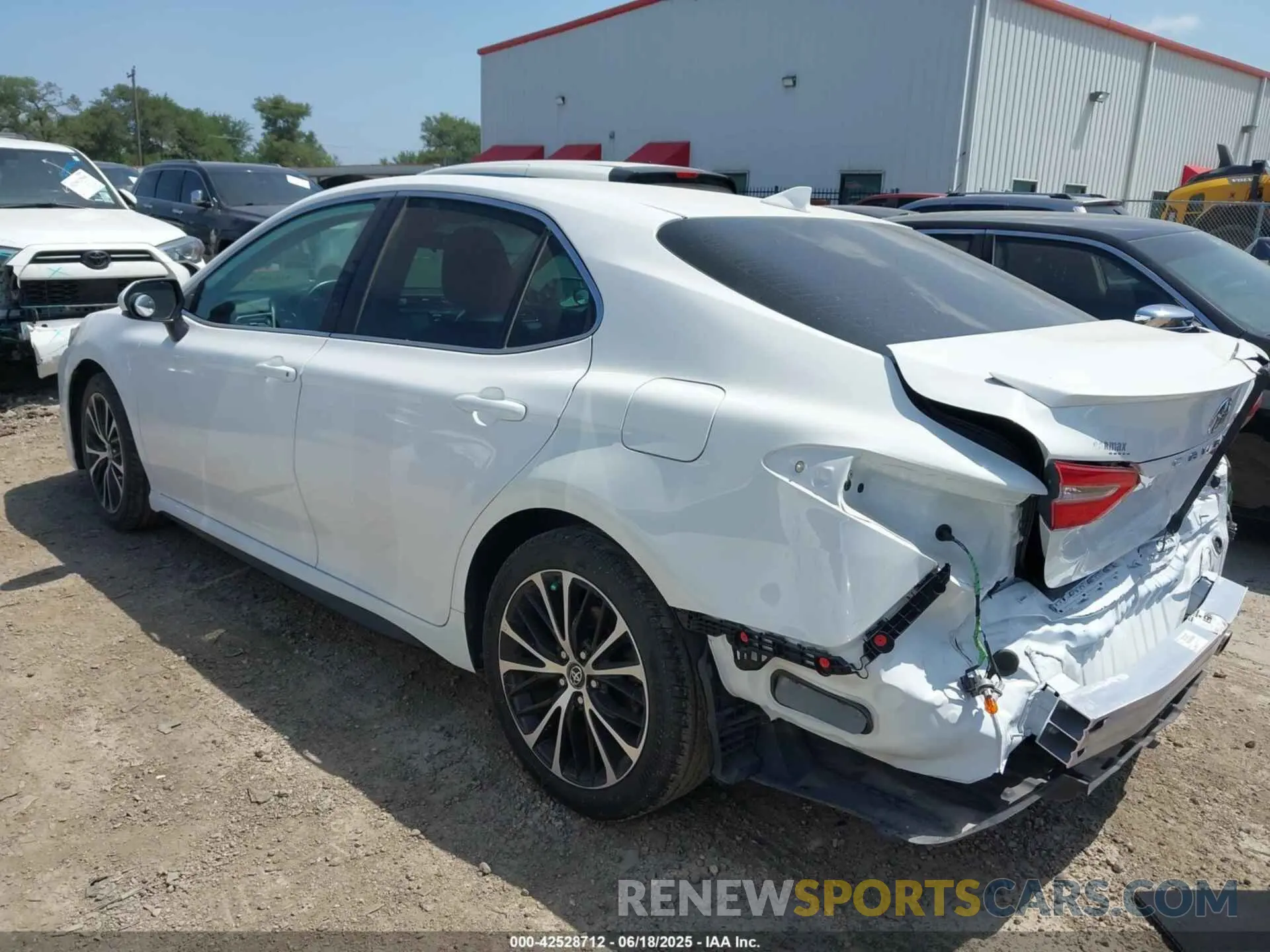 3 fotografías del automóvil dañado 4T1B11HKXKU686282 TOYOTA CAMRY 2019