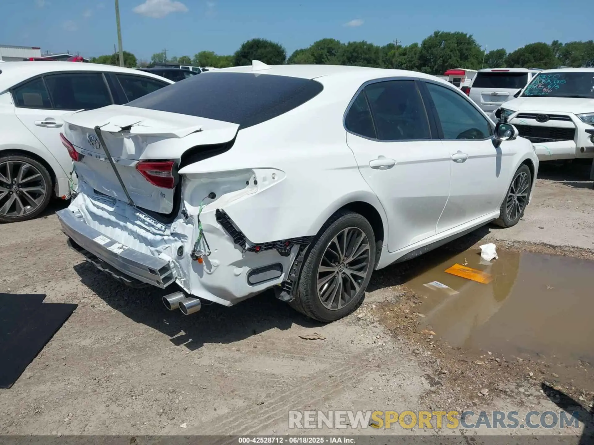 4 fotografías del automóvil dañado 4T1B11HKXKU686282 TOYOTA CAMRY 2019