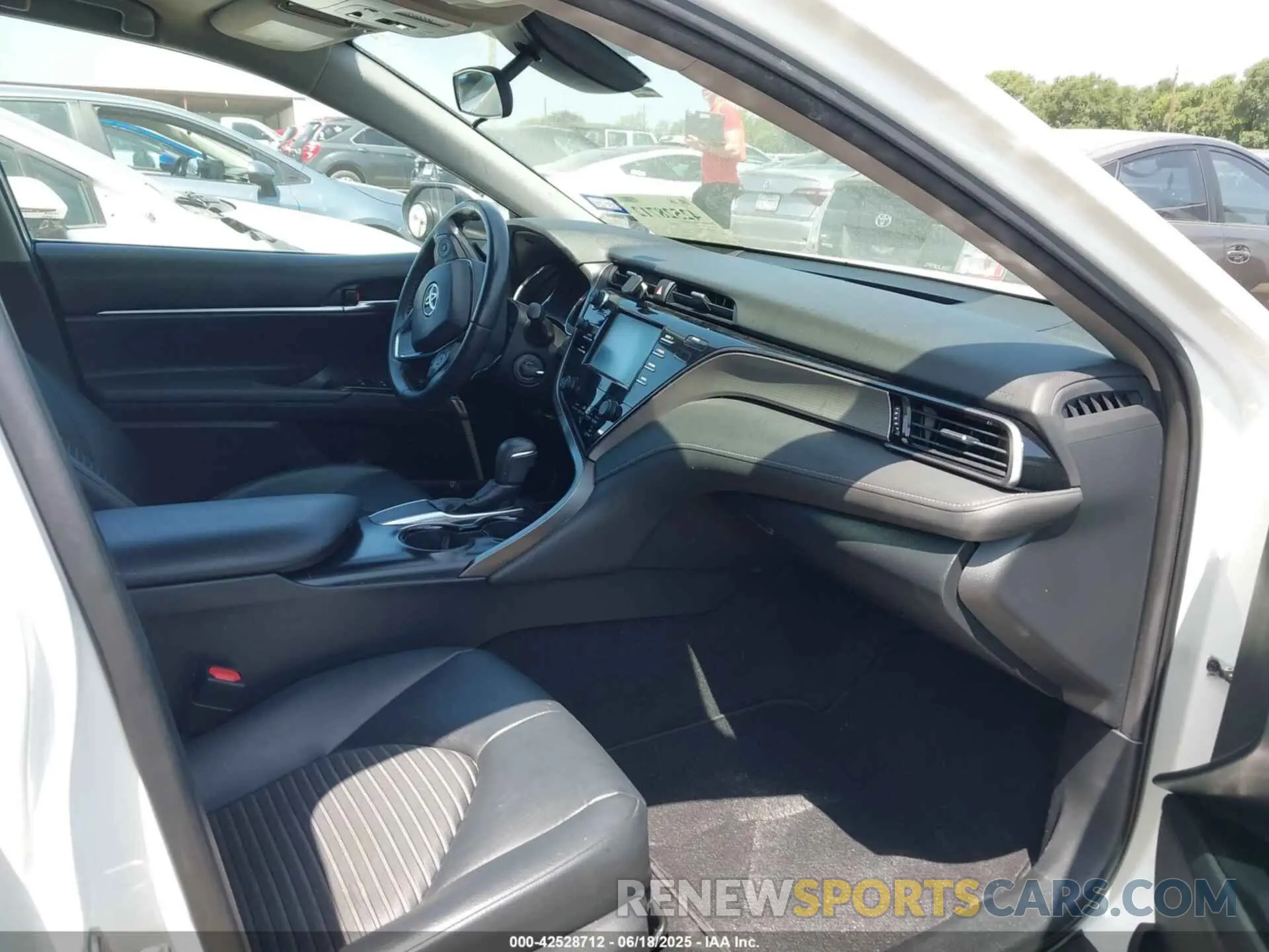 5 fotografías del automóvil dañado 4T1B11HKXKU686282 TOYOTA CAMRY 2019