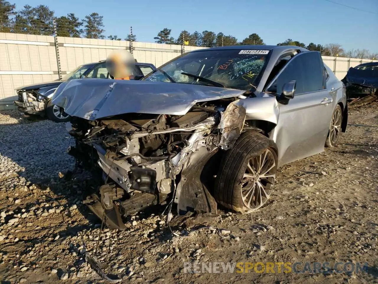 2 fotografías del automóvil dañado 4T1B11HKXKU688100 TOYOTA CAMRY 2019