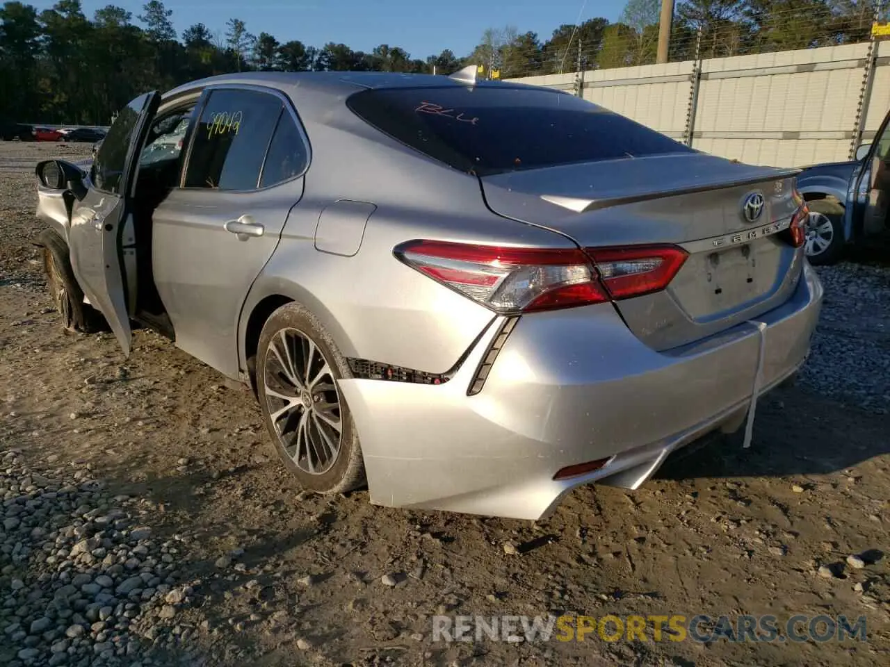 3 fotografías del automóvil dañado 4T1B11HKXKU688100 TOYOTA CAMRY 2019