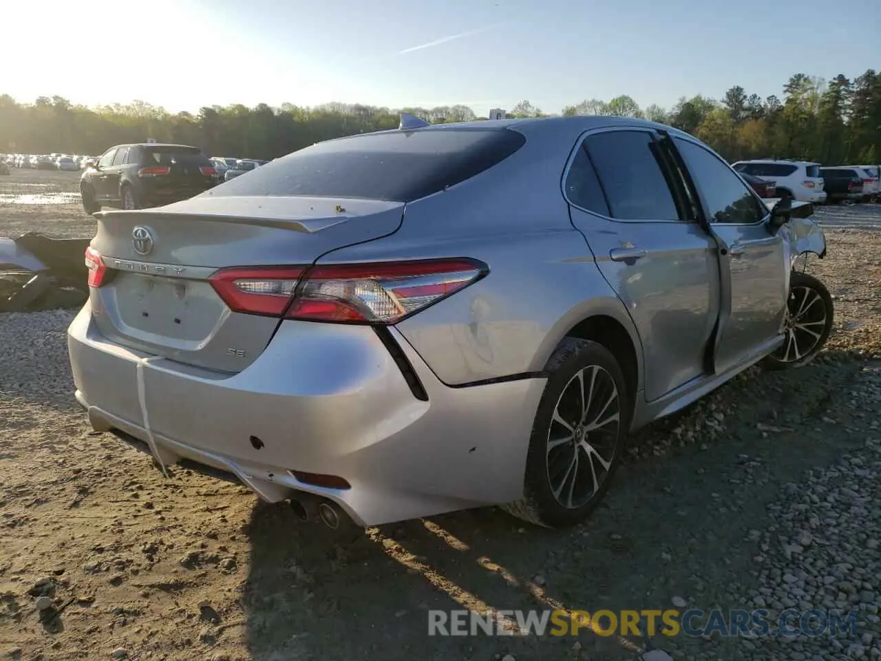 4 fotografías del automóvil dañado 4T1B11HKXKU688100 TOYOTA CAMRY 2019