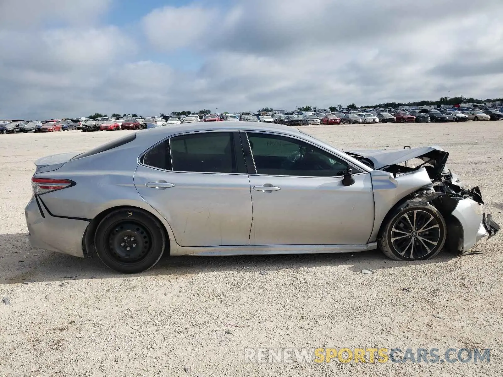9 fotografías del automóvil dañado 4T1B11HKXKU730443 TOYOTA CAMRY 2019