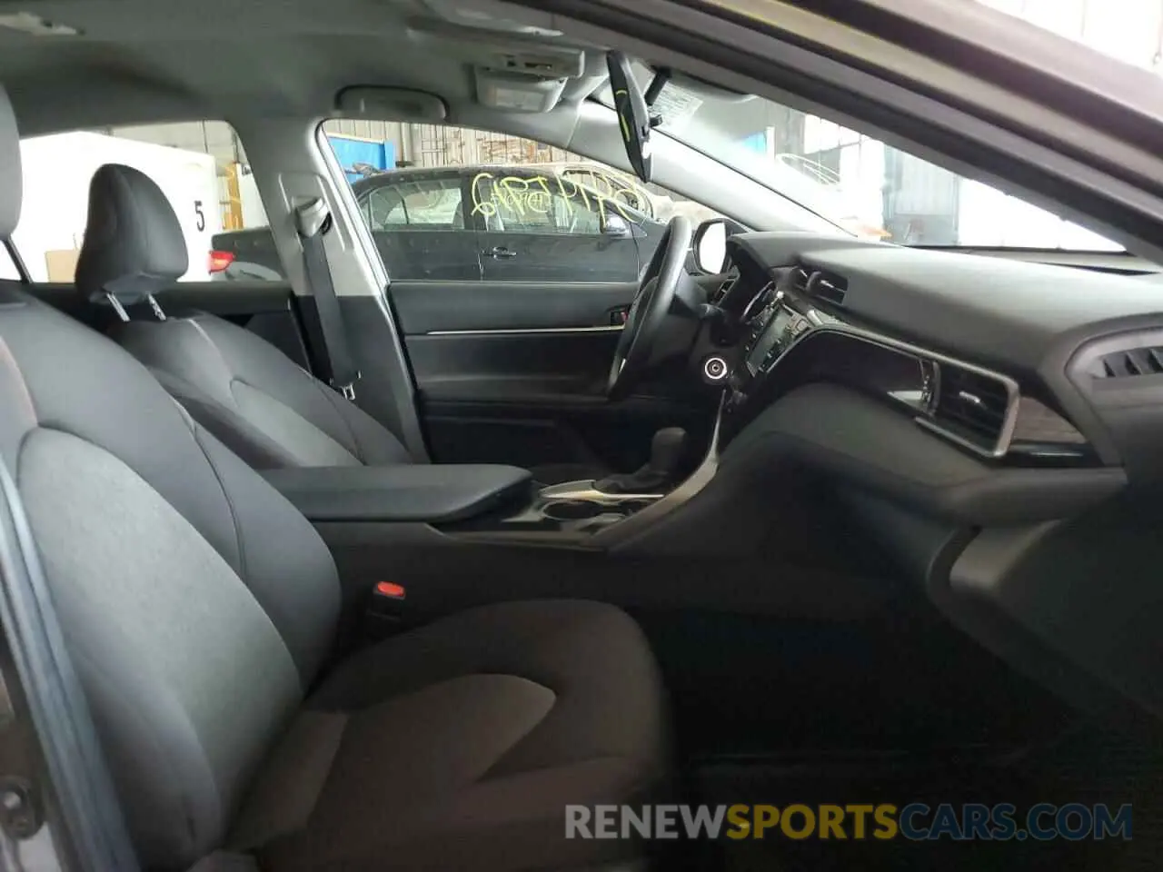 5 fotografías del automóvil dañado 4T1B11HKXKU734136 TOYOTA CAMRY 2019