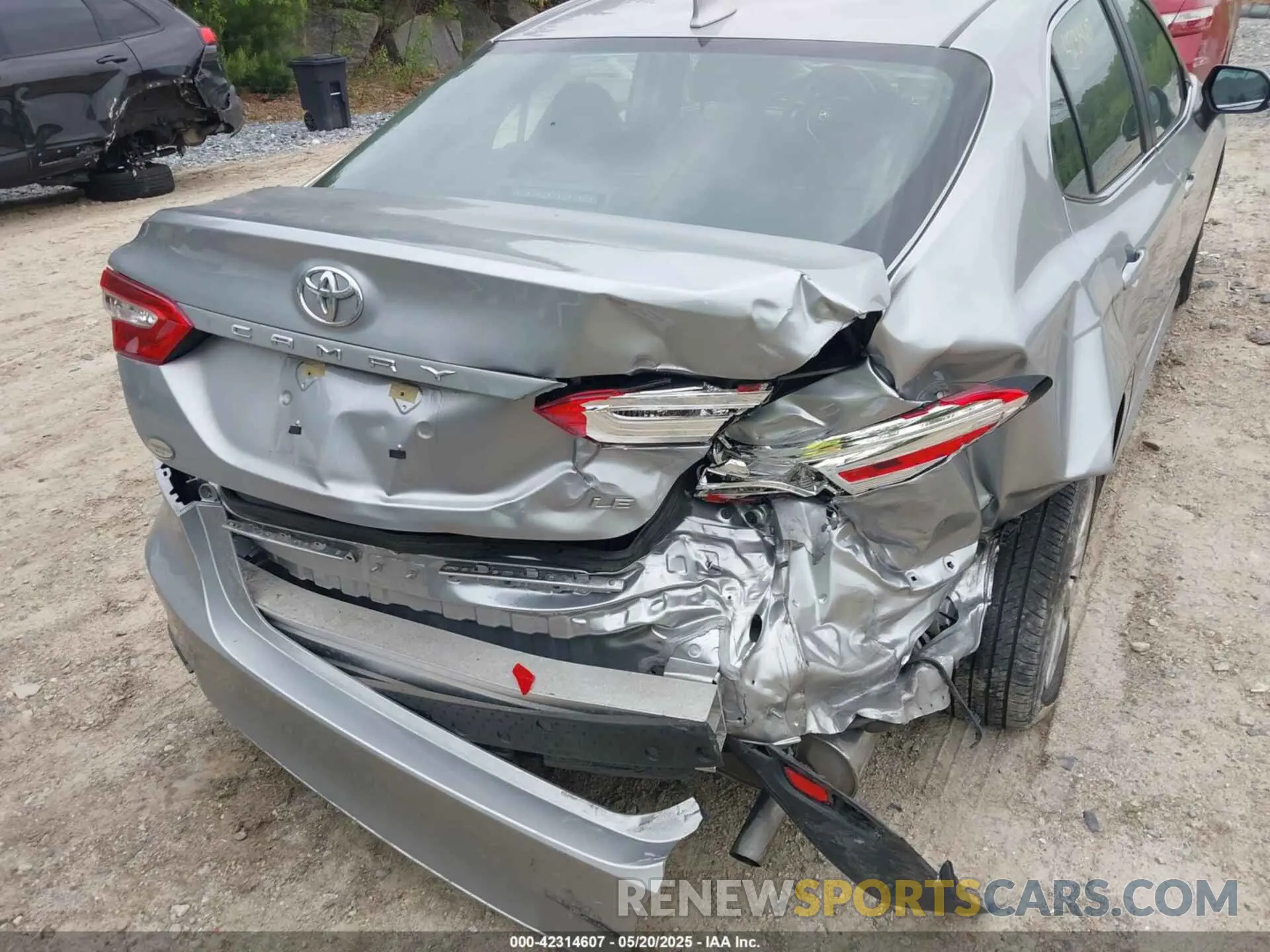 6 fotografías del automóvil dañado 4T1B11HKXKU746948 TOYOTA CAMRY 2019